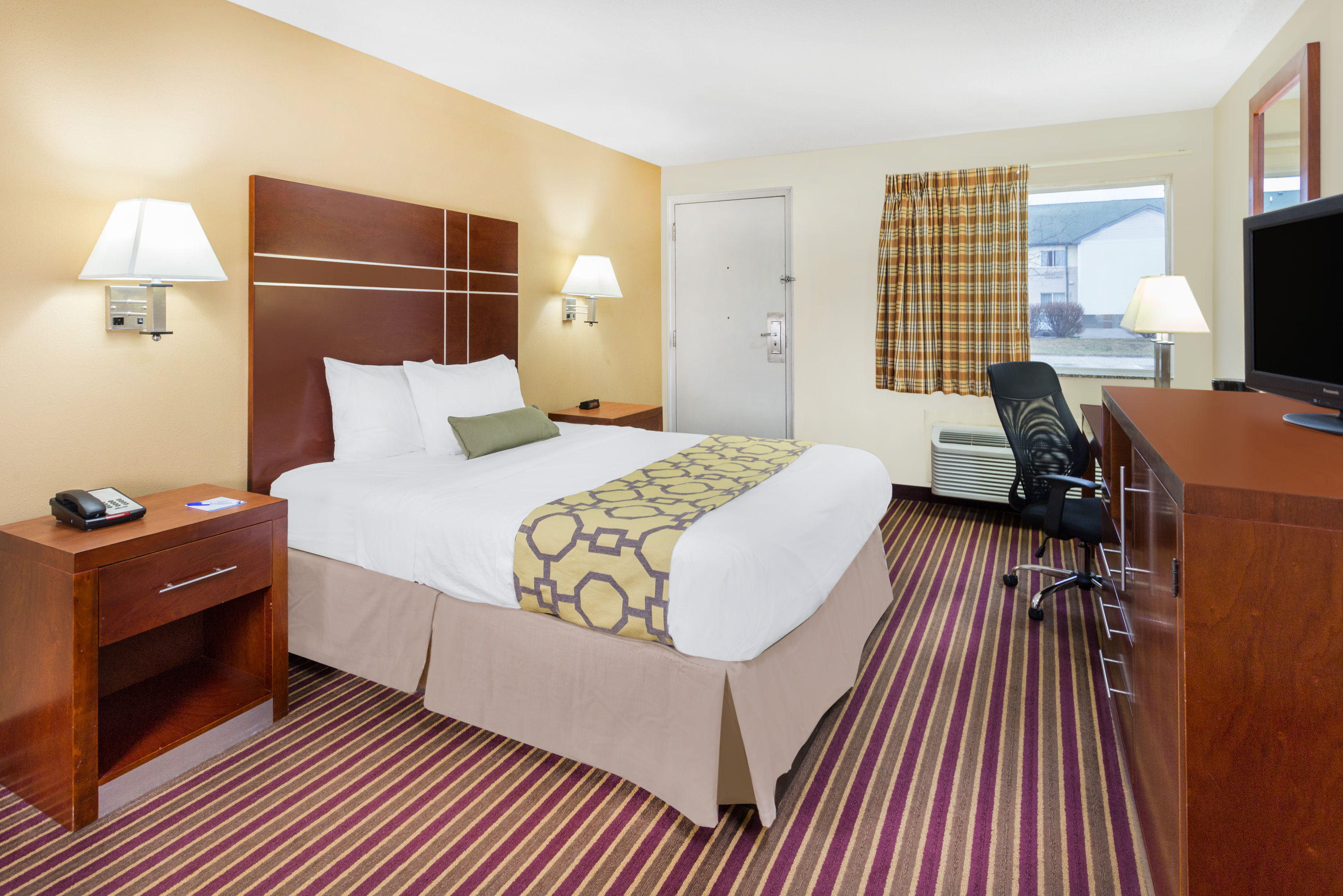 Guest room at the Baymont by Wyndham Bowling Green in Bowling Green, Kentucky