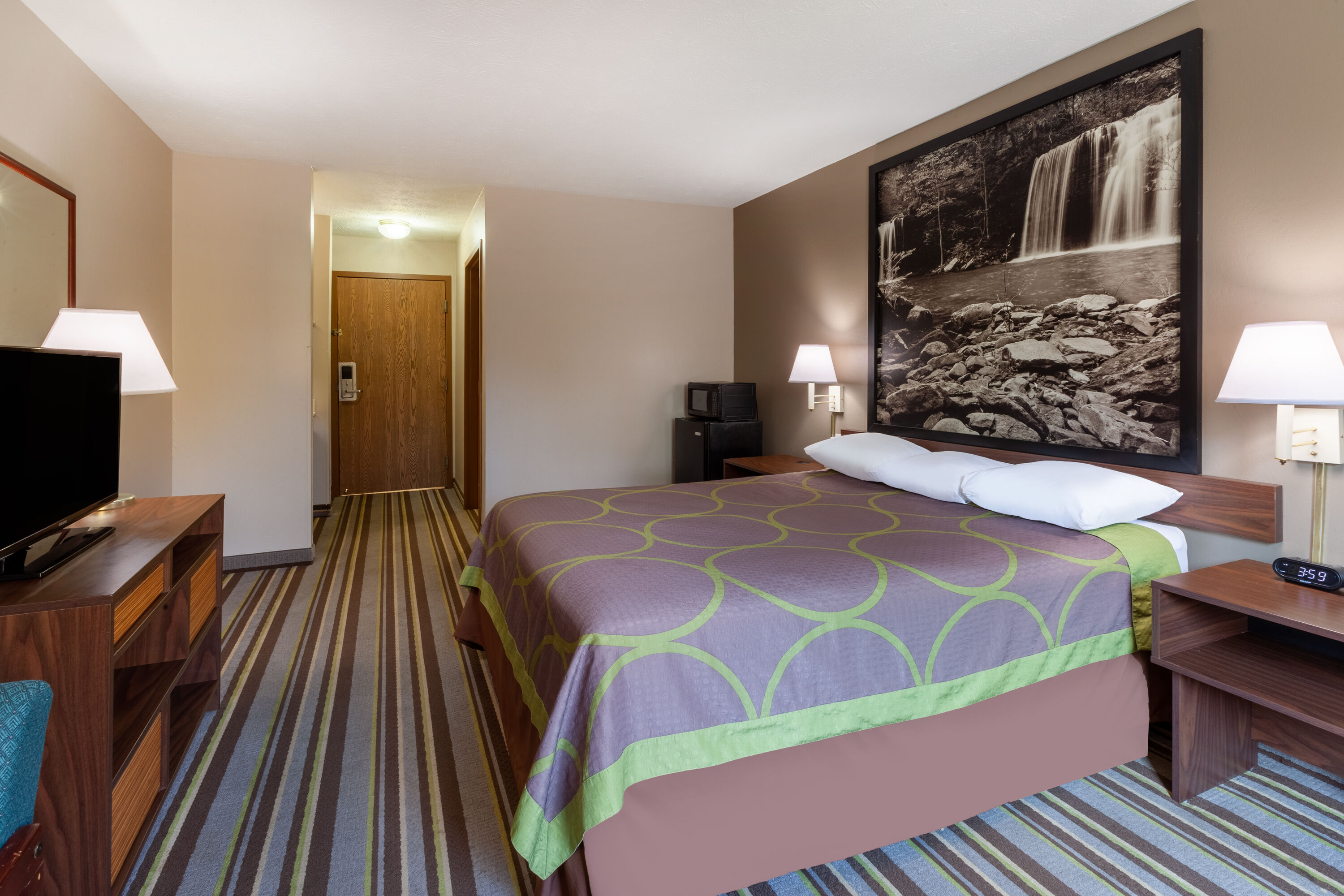 Guest room at the Baymont by Wyndham La Grange KY Southeast in La Grange, Kentucky