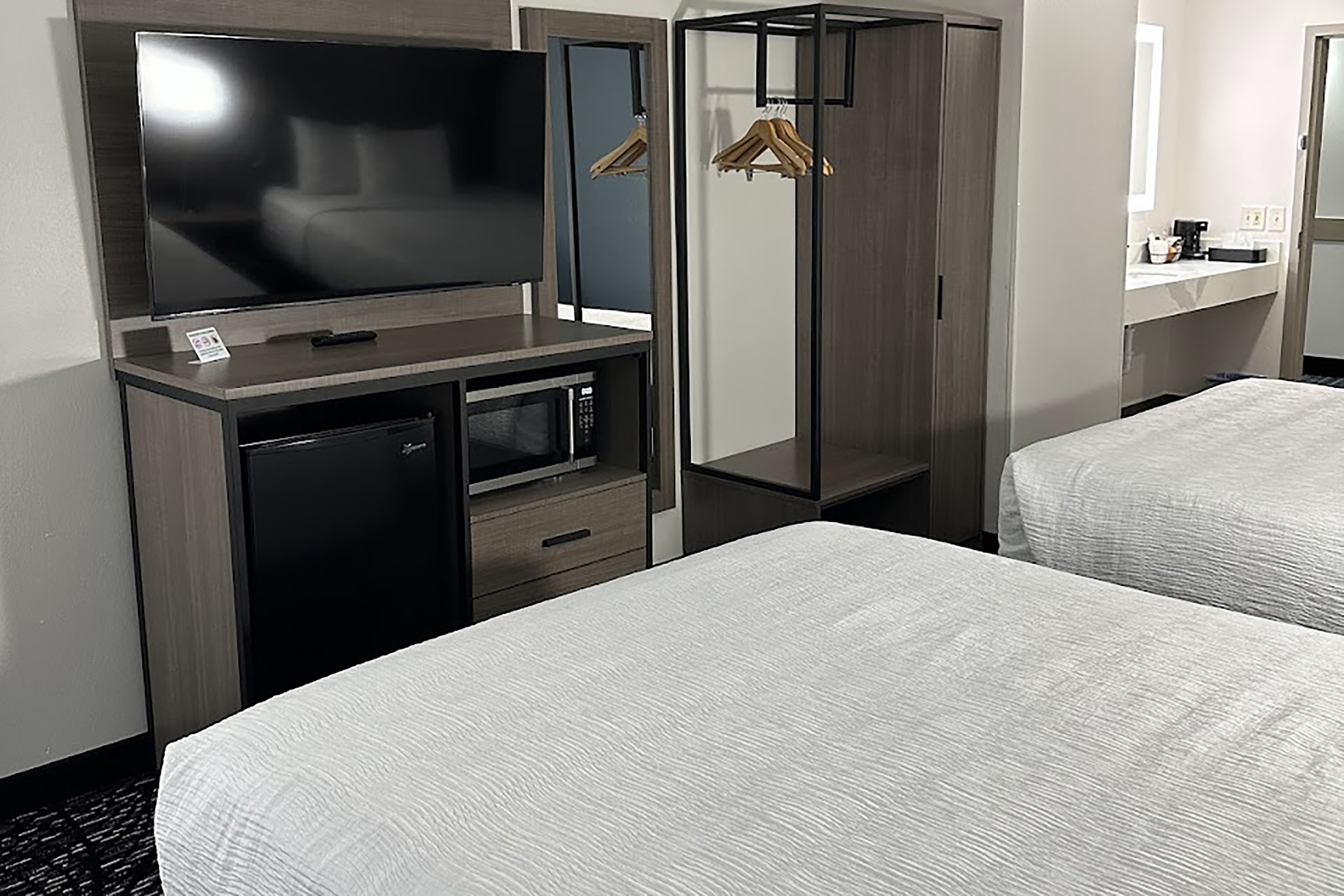 Guest room at the Baymont by Wyndham La Grange KY Southeast in La Grange, Kentucky