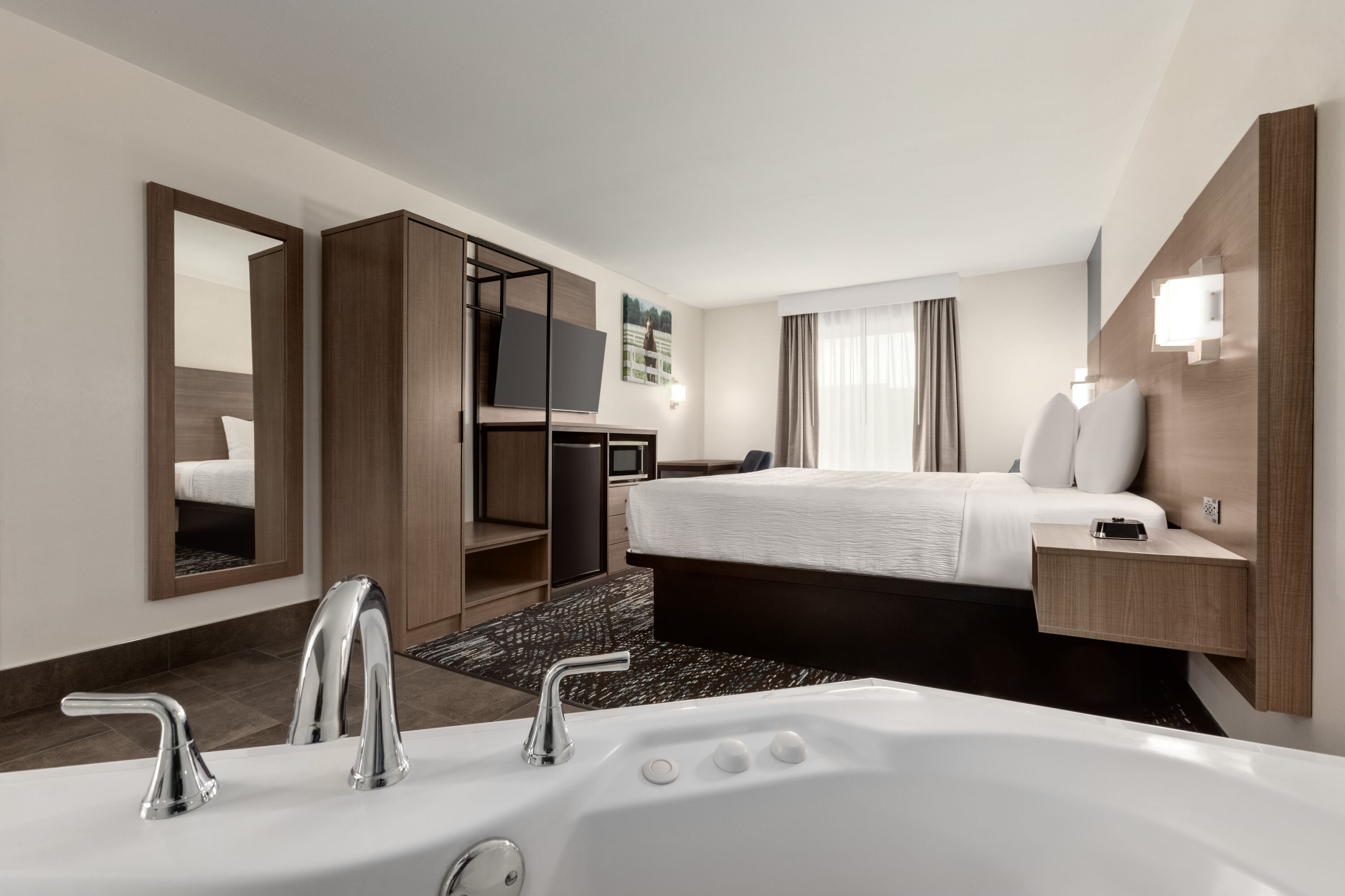 Baymont by Wyndham La Grange KY Southeast hot tub suite in La Grange, Kentucky