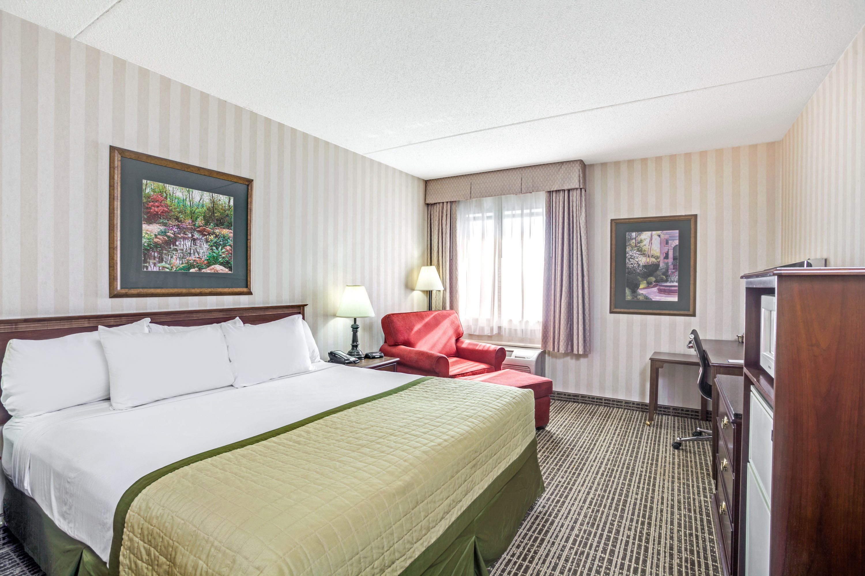 Guest room at the Baymont by Wyndham Louisville Airport South in Louisville, Kentucky