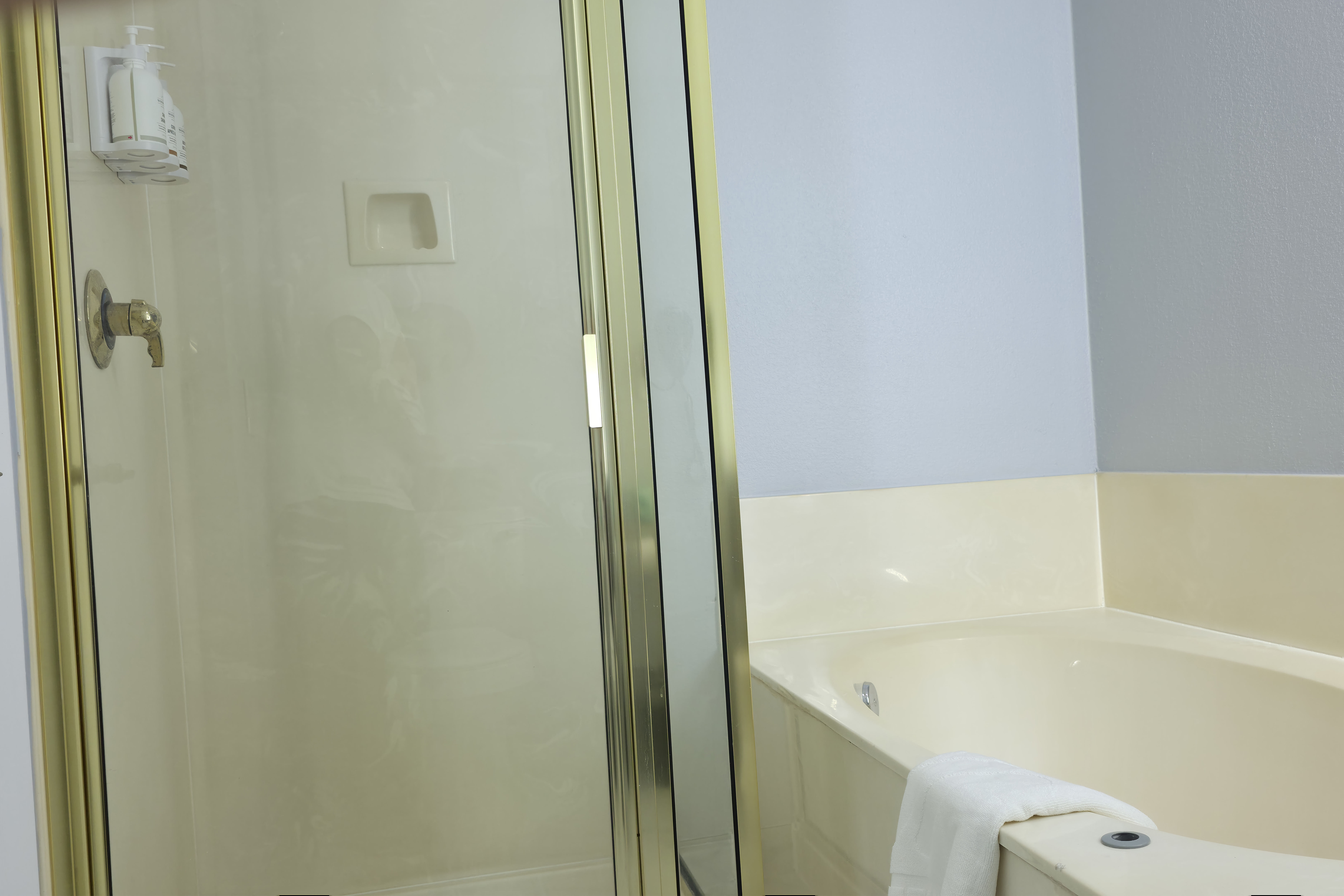 Guest room bath at the Baymont by Wyndham Louisville Southwest in Louisville, Kentucky