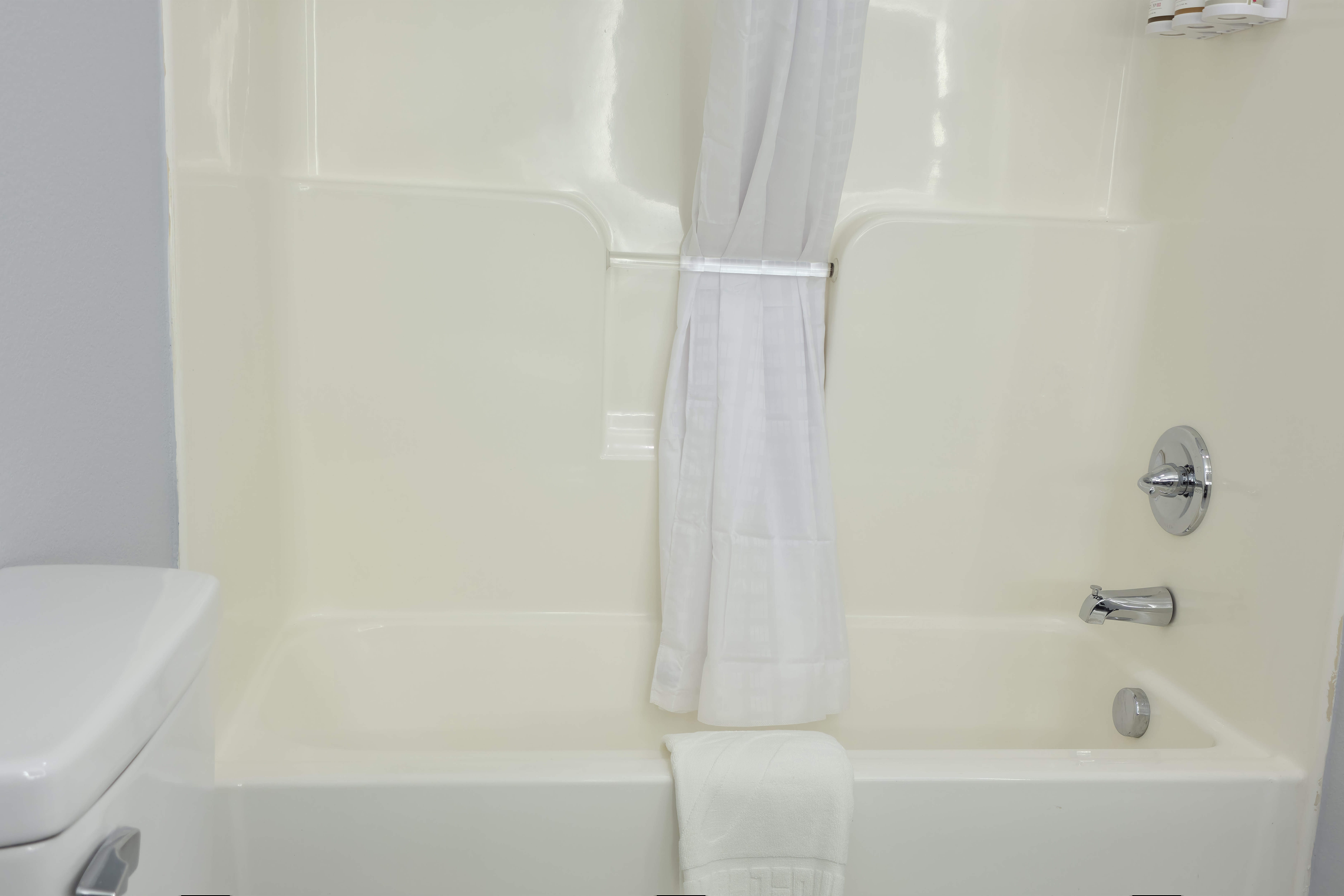 Guest room bath at the Baymont by Wyndham Louisville Southwest in Louisville, Kentucky