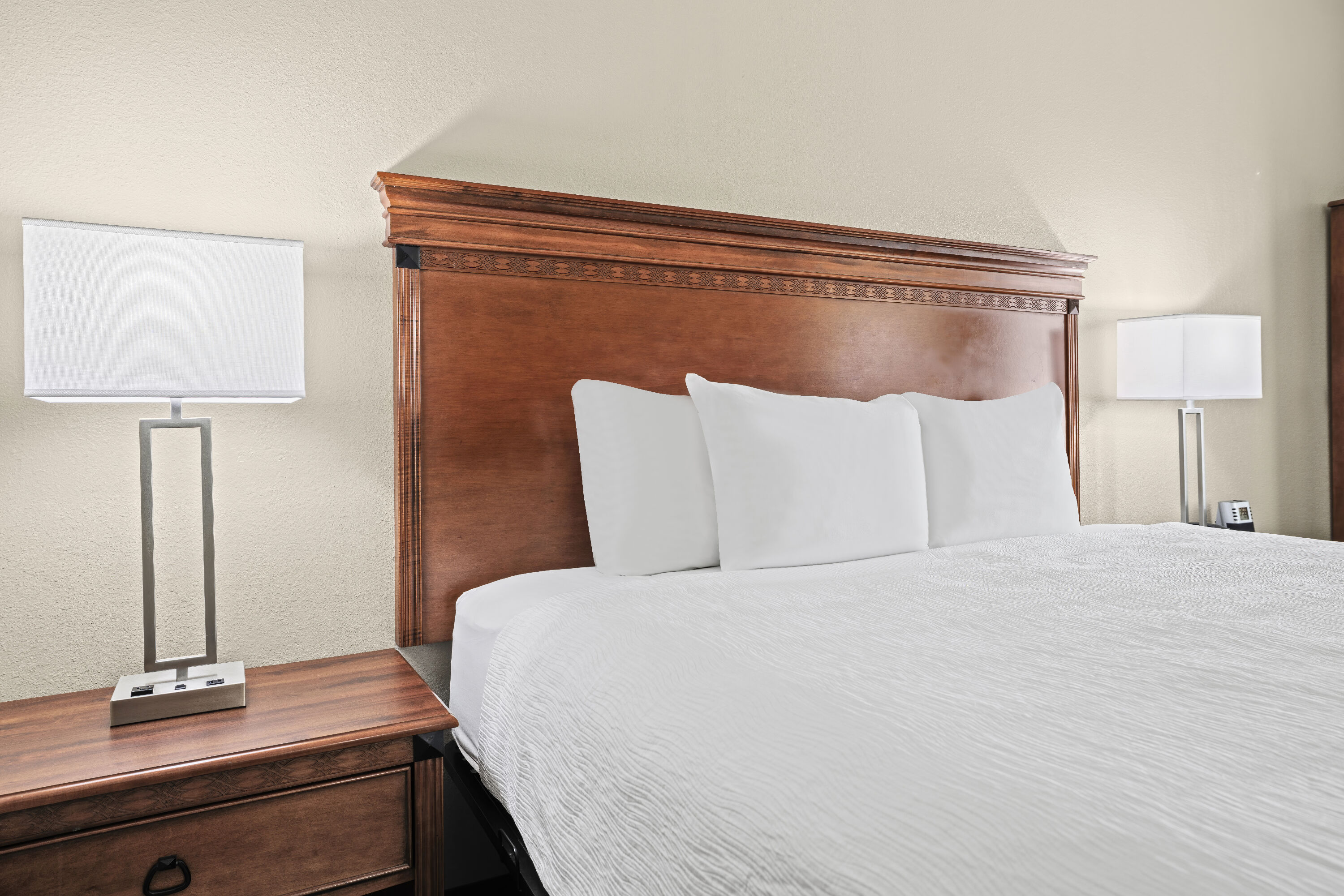 King bed guest room at the Baymont by Wyndham Madisonville in Madisonville, Kentucky