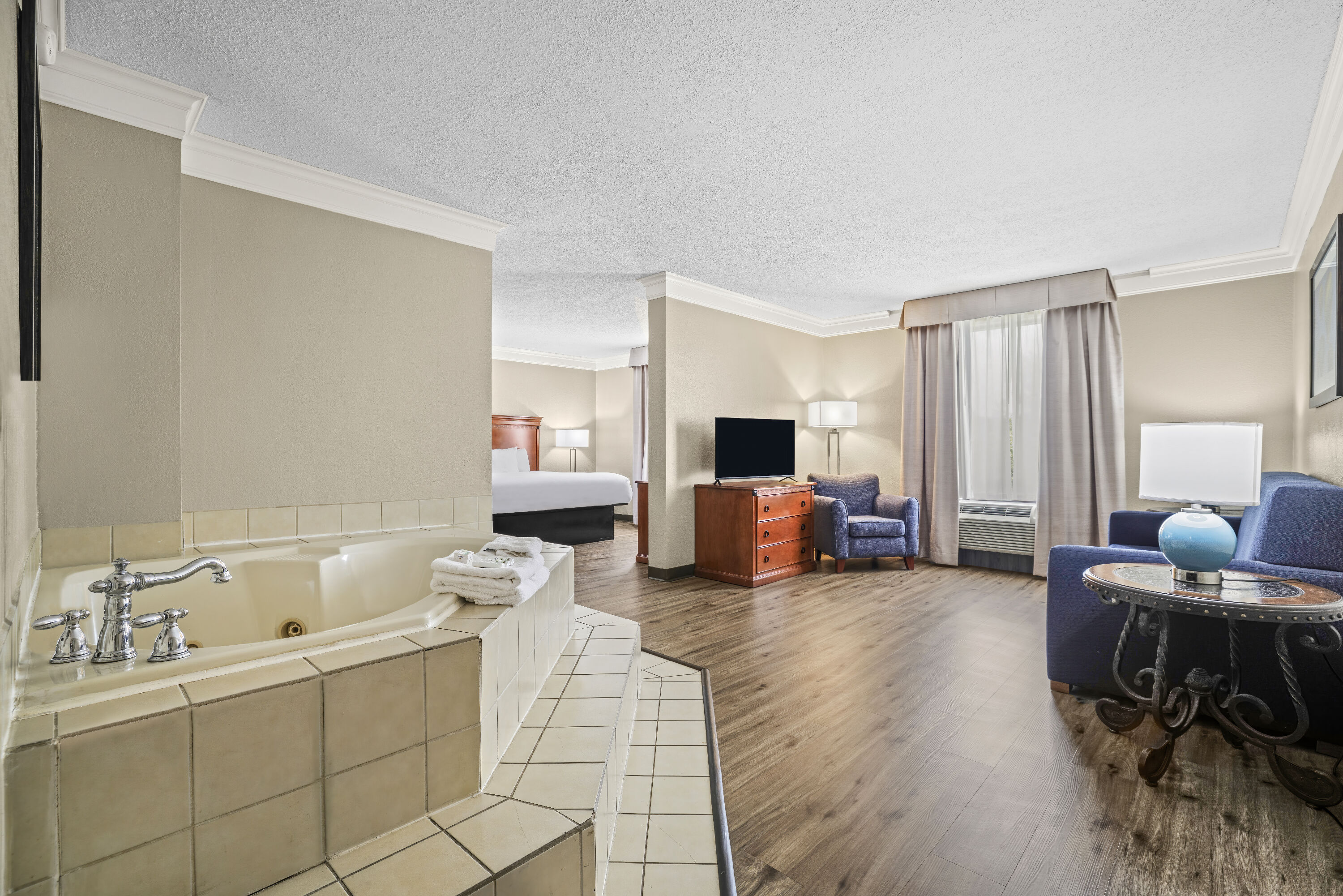 Baymont by Wyndham Madisonville suite in Madisonville, Kentucky