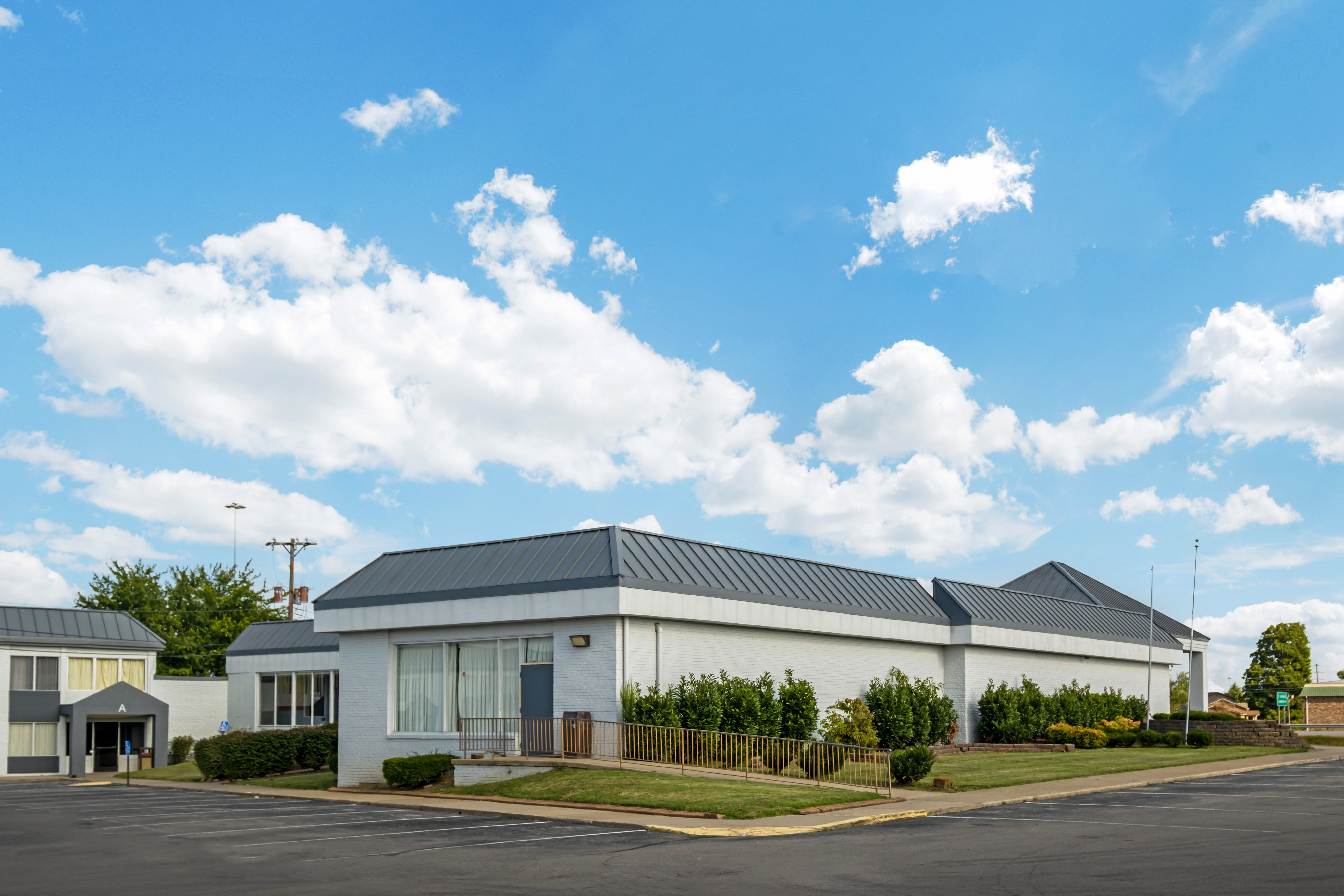 Exterior of Baymont by Wyndham Richmond KY hotel in Richmond, Kentucky