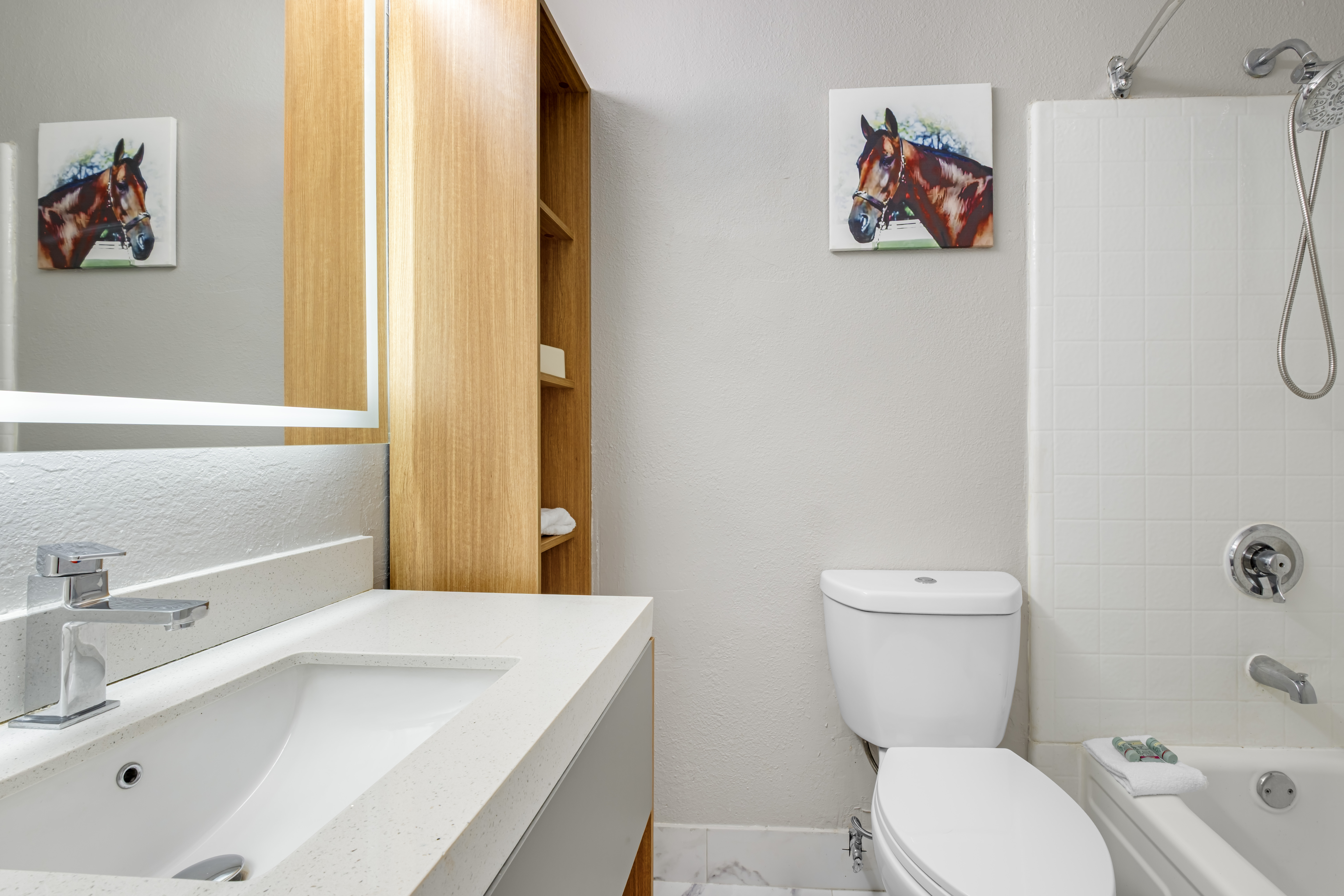 Guest room bath at the Baymont by Wyndham Richmond KY in Richmond, Kentucky