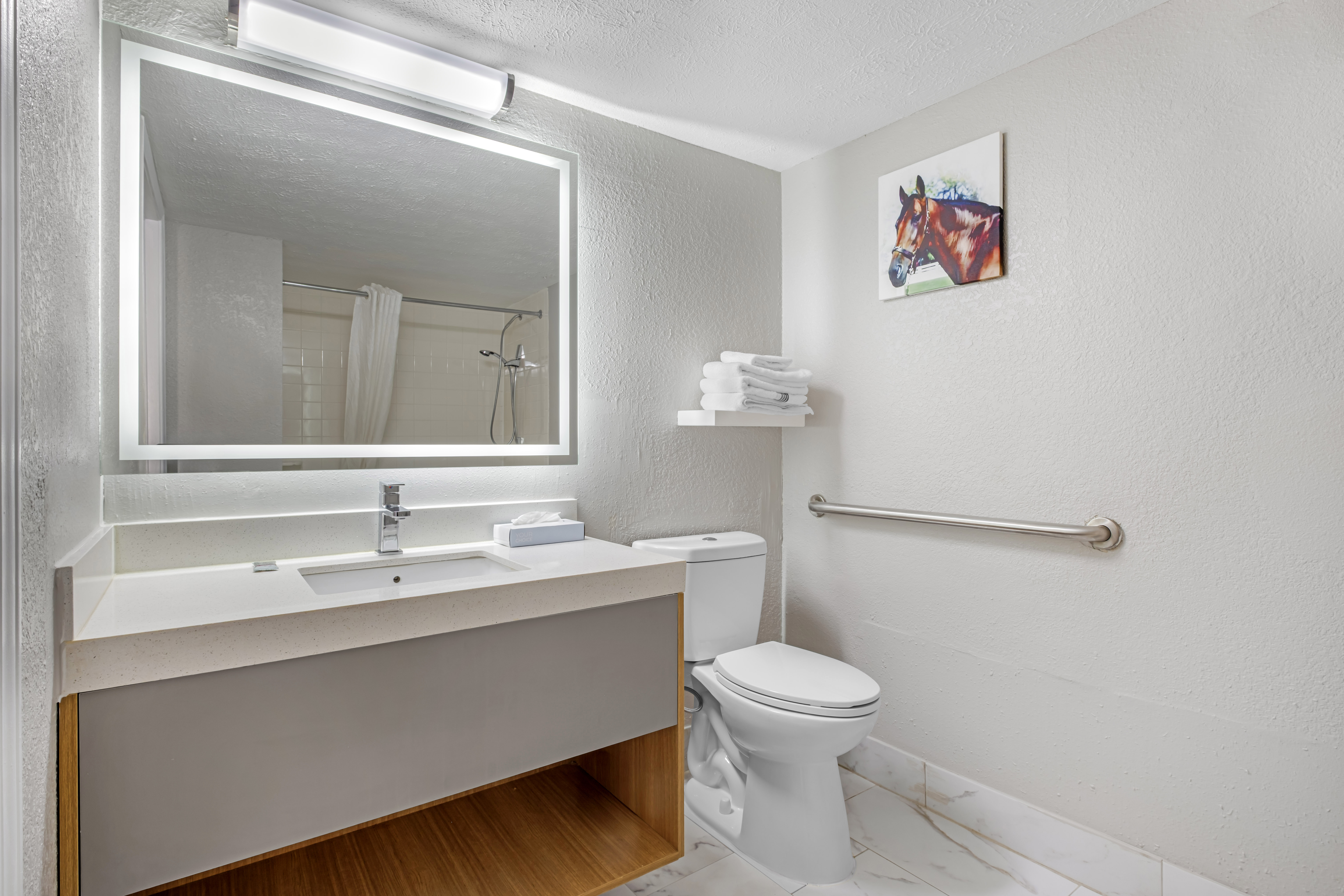 Guest room bath at the Baymont by Wyndham Richmond KY in Richmond, Kentucky