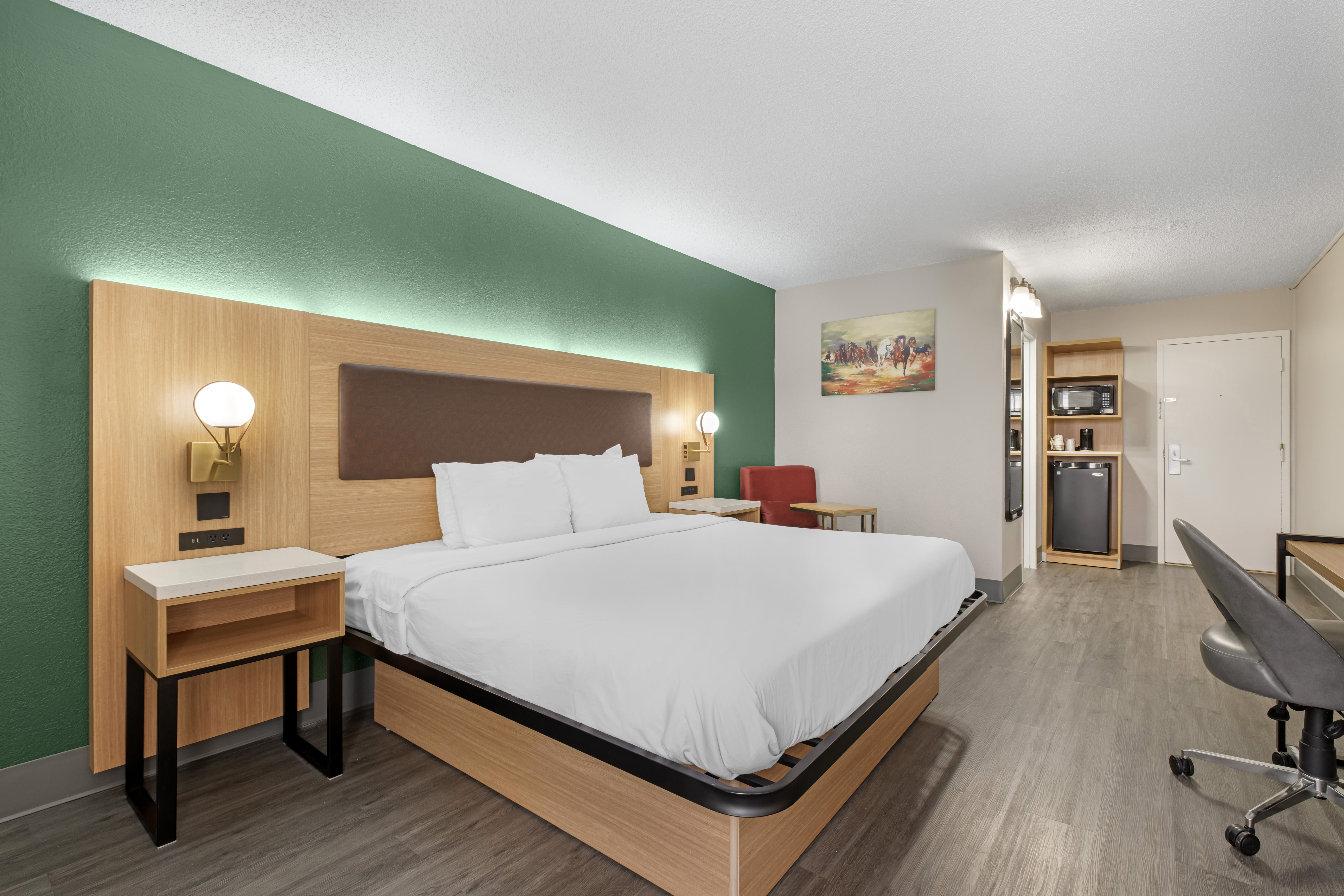 Guest room at the Baymont by Wyndham Richmond KY in Richmond, Kentucky