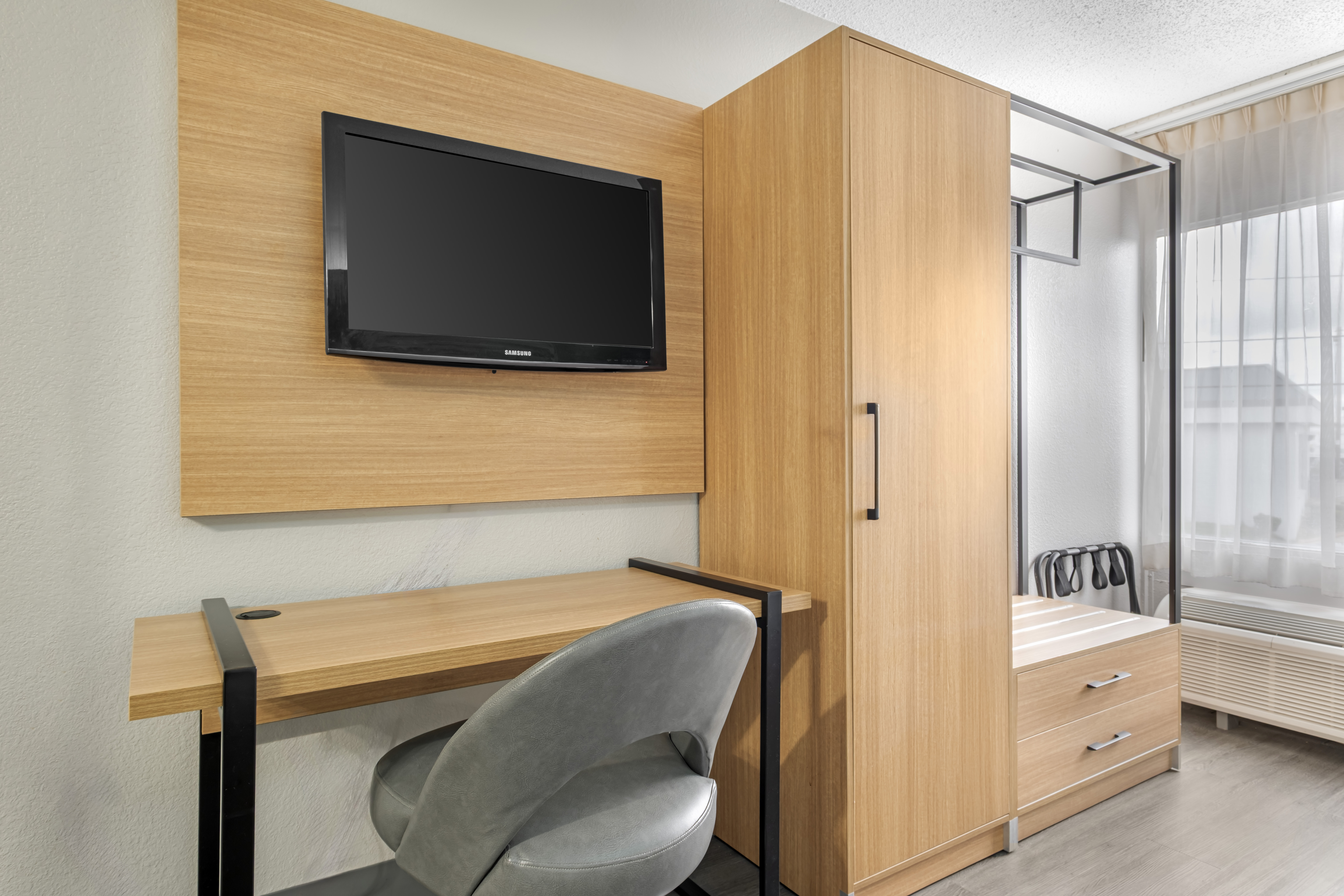 Guest room at the Baymont by Wyndham Richmond KY in Richmond, Kentucky