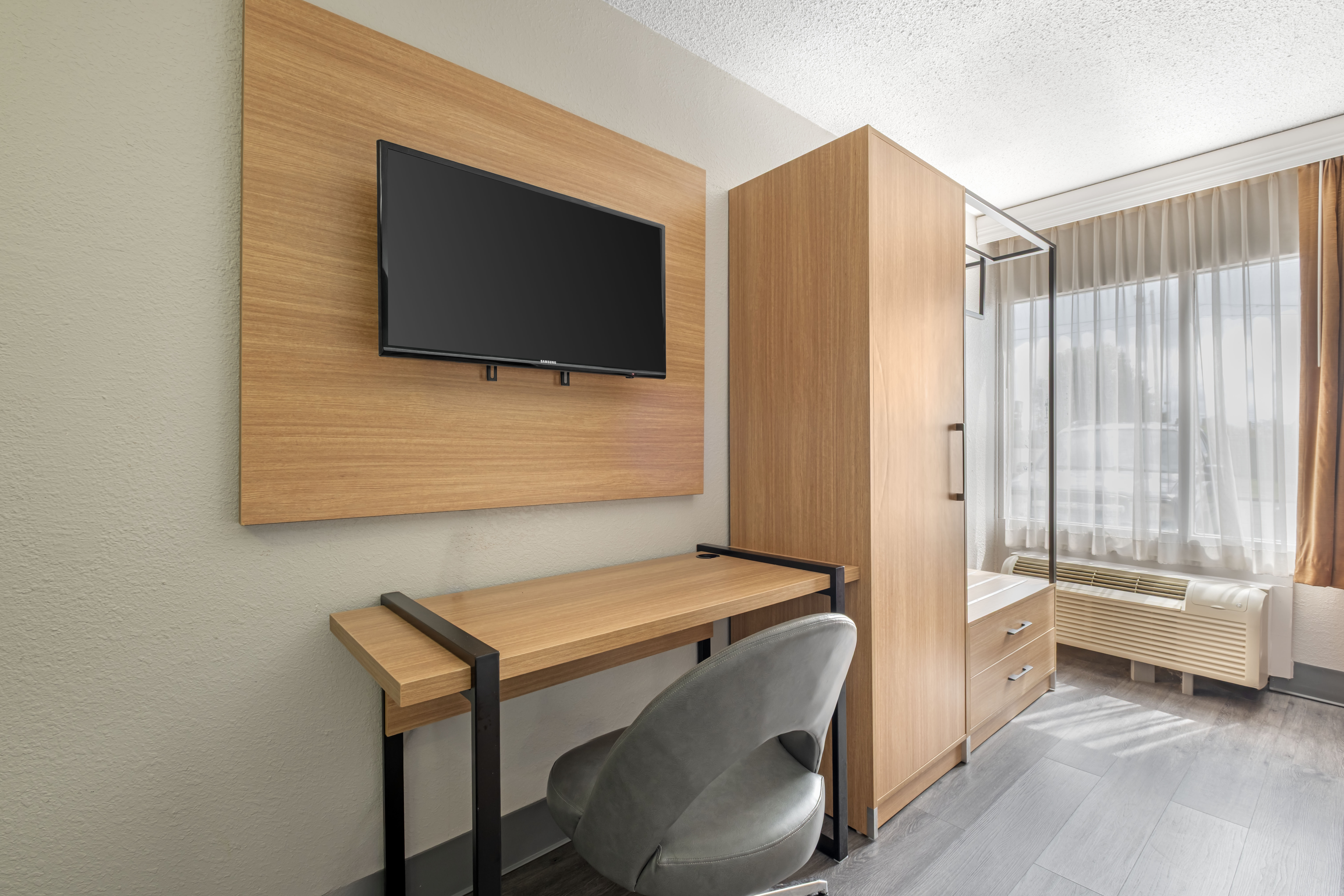 Guest room at the Baymont by Wyndham Richmond KY in Richmond, Kentucky