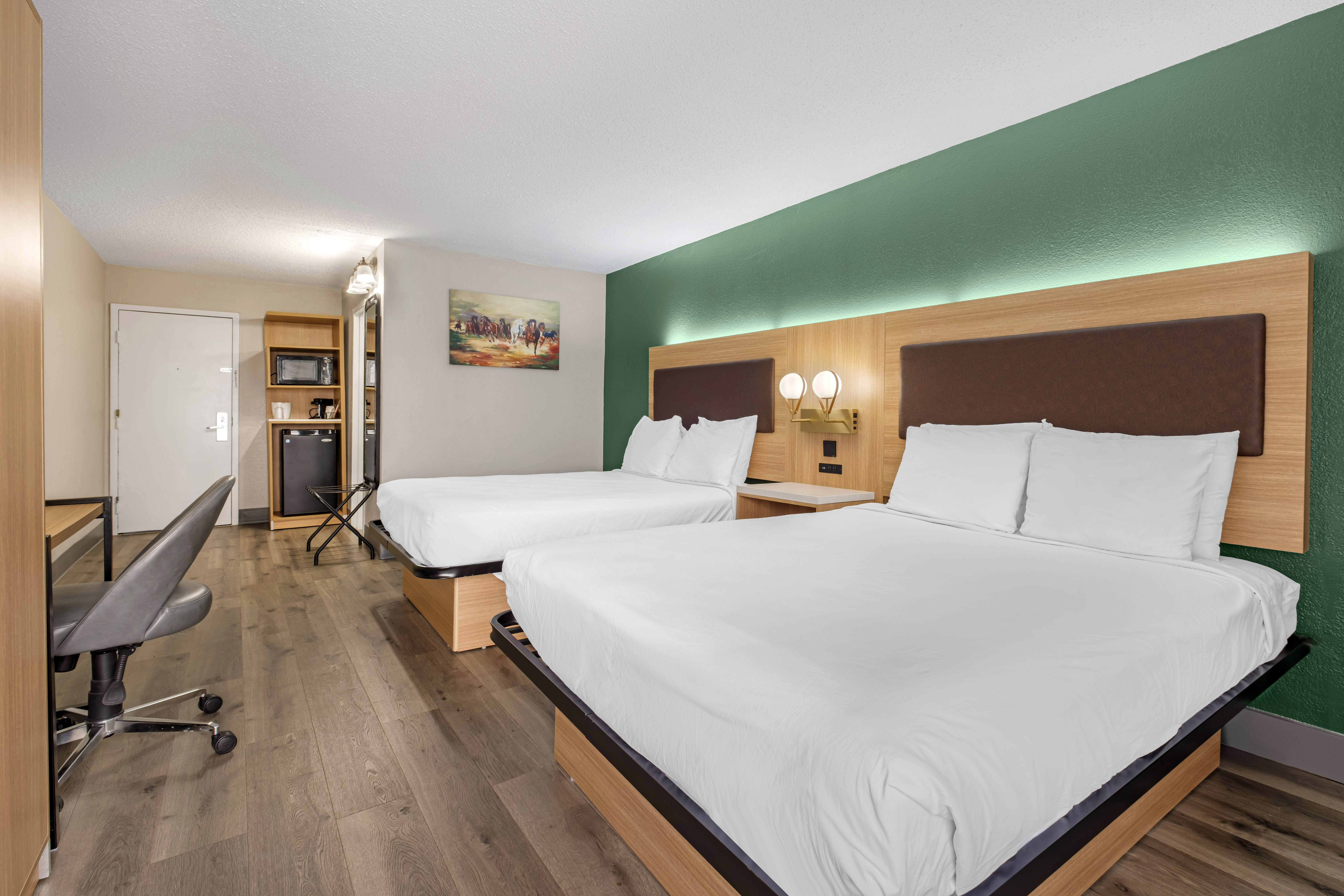 Guest room at the Baymont by Wyndham Richmond KY in Richmond, Kentucky