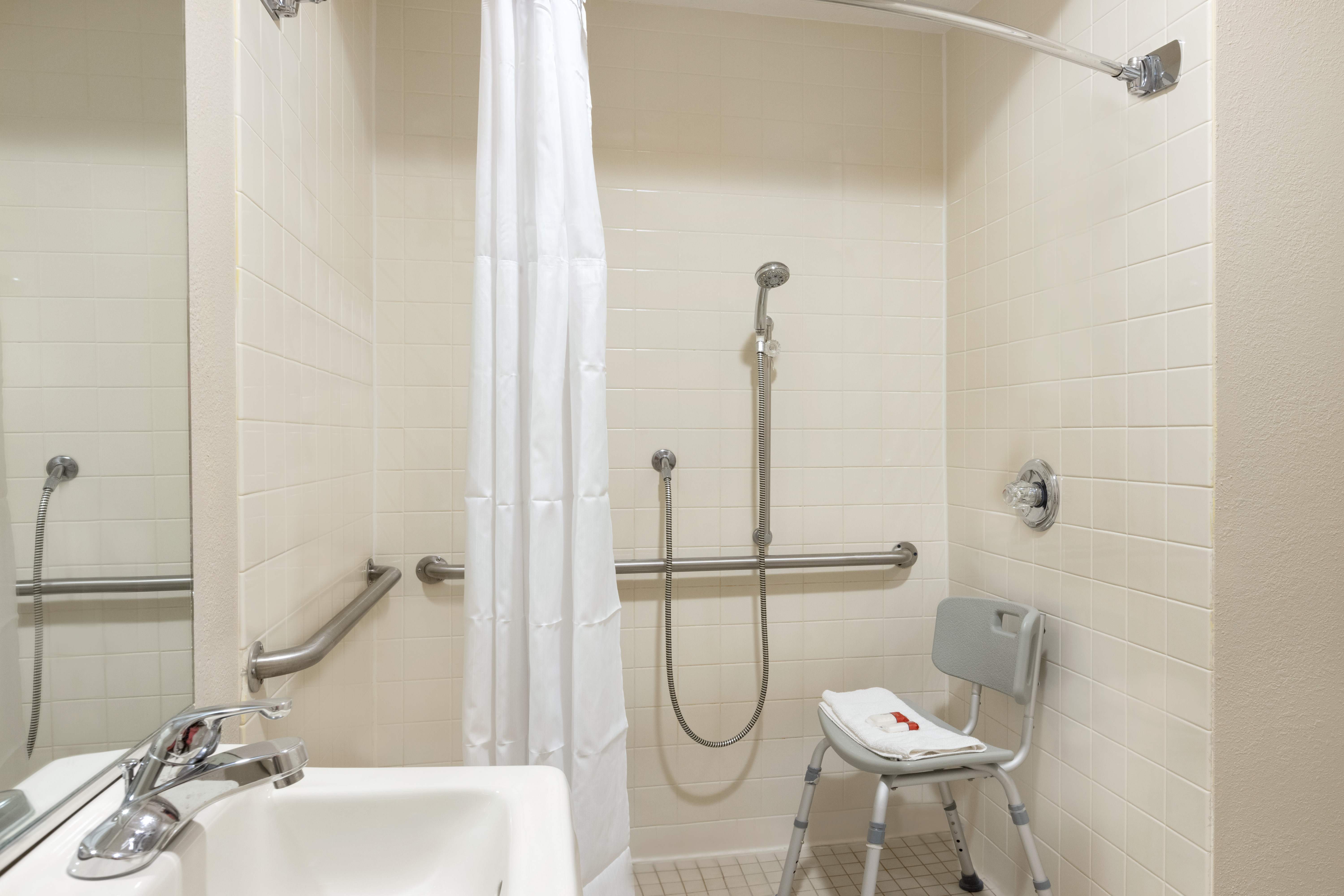 Guest room bath at the Baymont by Wyndham Winchester in Winchester, Kentucky