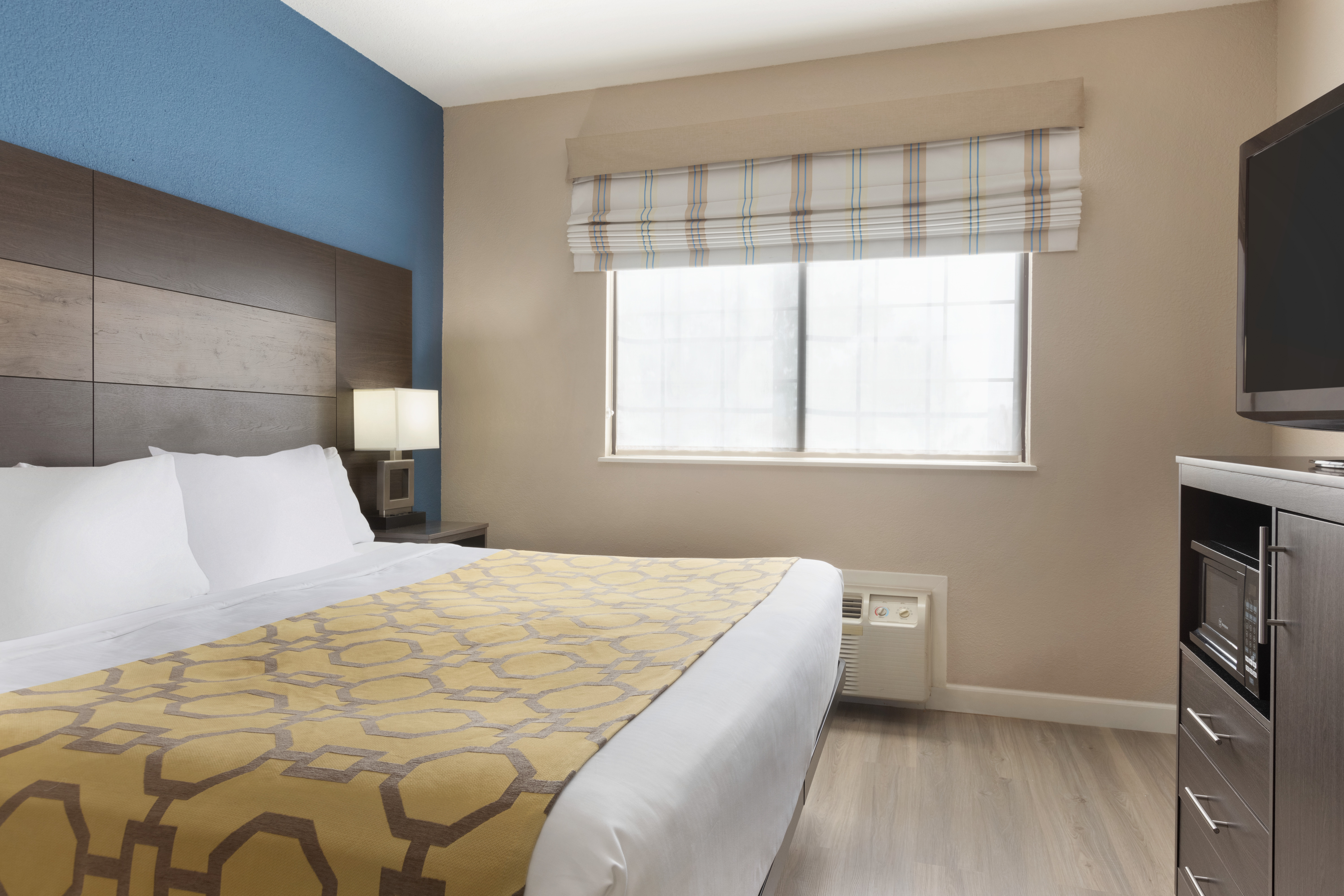 Guest room at the Baymont by Wyndham Winchester in Winchester, Kentucky