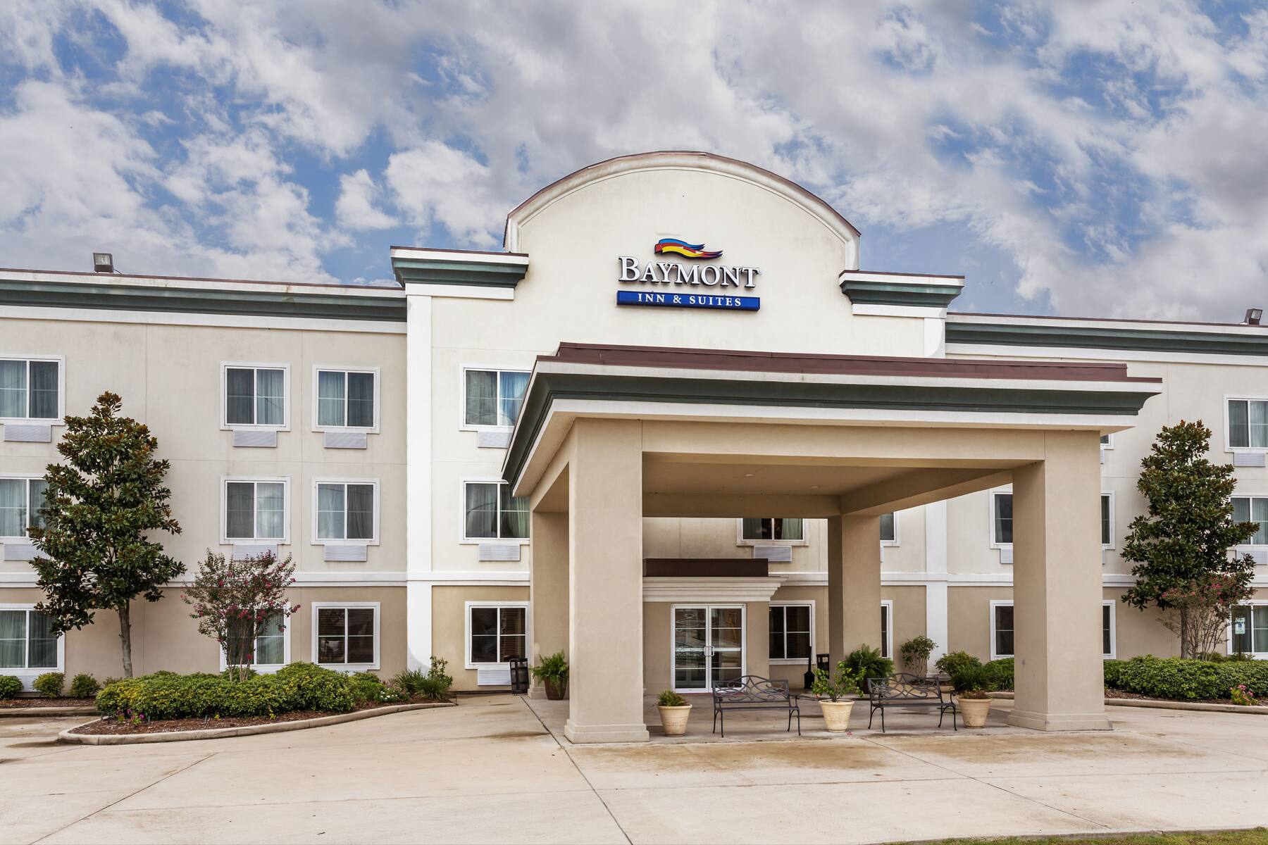 Exterior of Baymont Inn & Suites Houma hotel in Houma, Louisiana Exterior of Baymont Inn & Suites Houma hotel in Houma, Louisiana