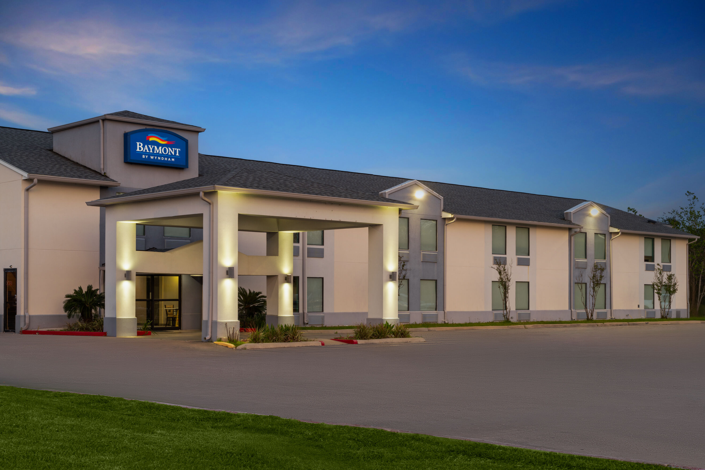 Exterior Dusk Image of Baymont by Wyndham Iowa Lake Charles hotel in Iowa, Louisiana