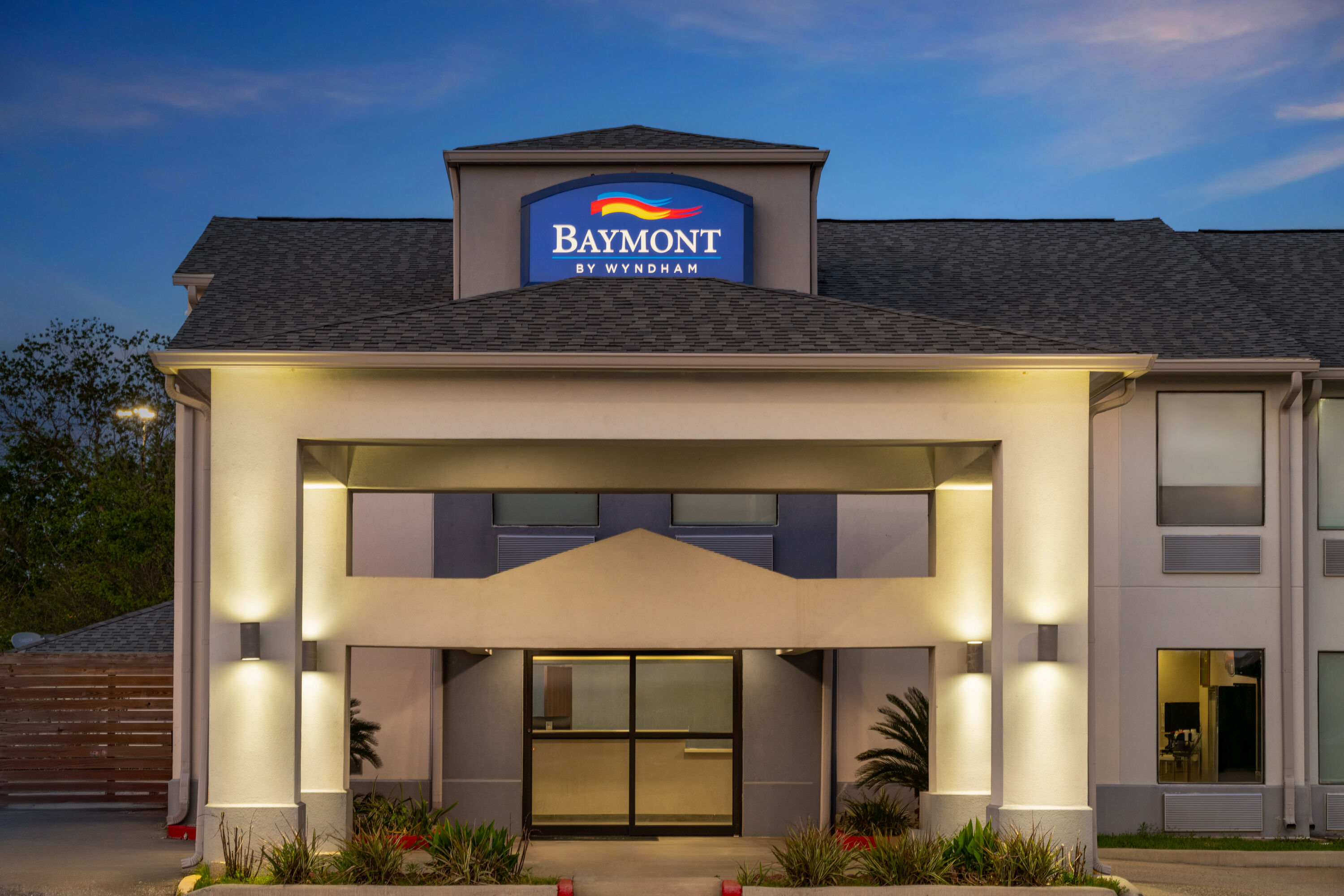 Exterior Dusk Image of Baymont by Wyndham Iowa Lake Charles hotel in Iowa, Louisiana