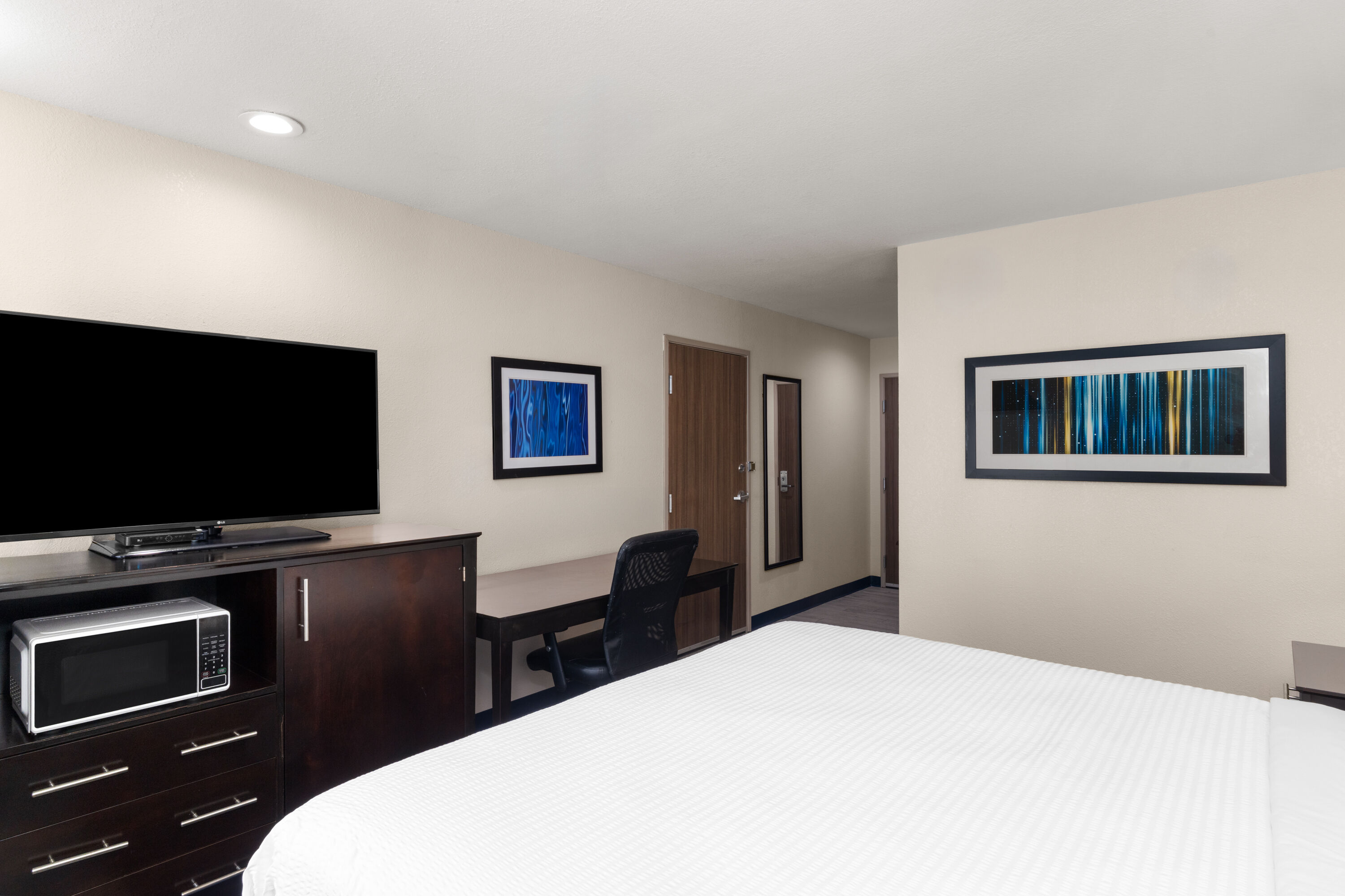 Guest room at the Baymont by Wyndham Iowa Lake Charles in Iowa, Louisiana