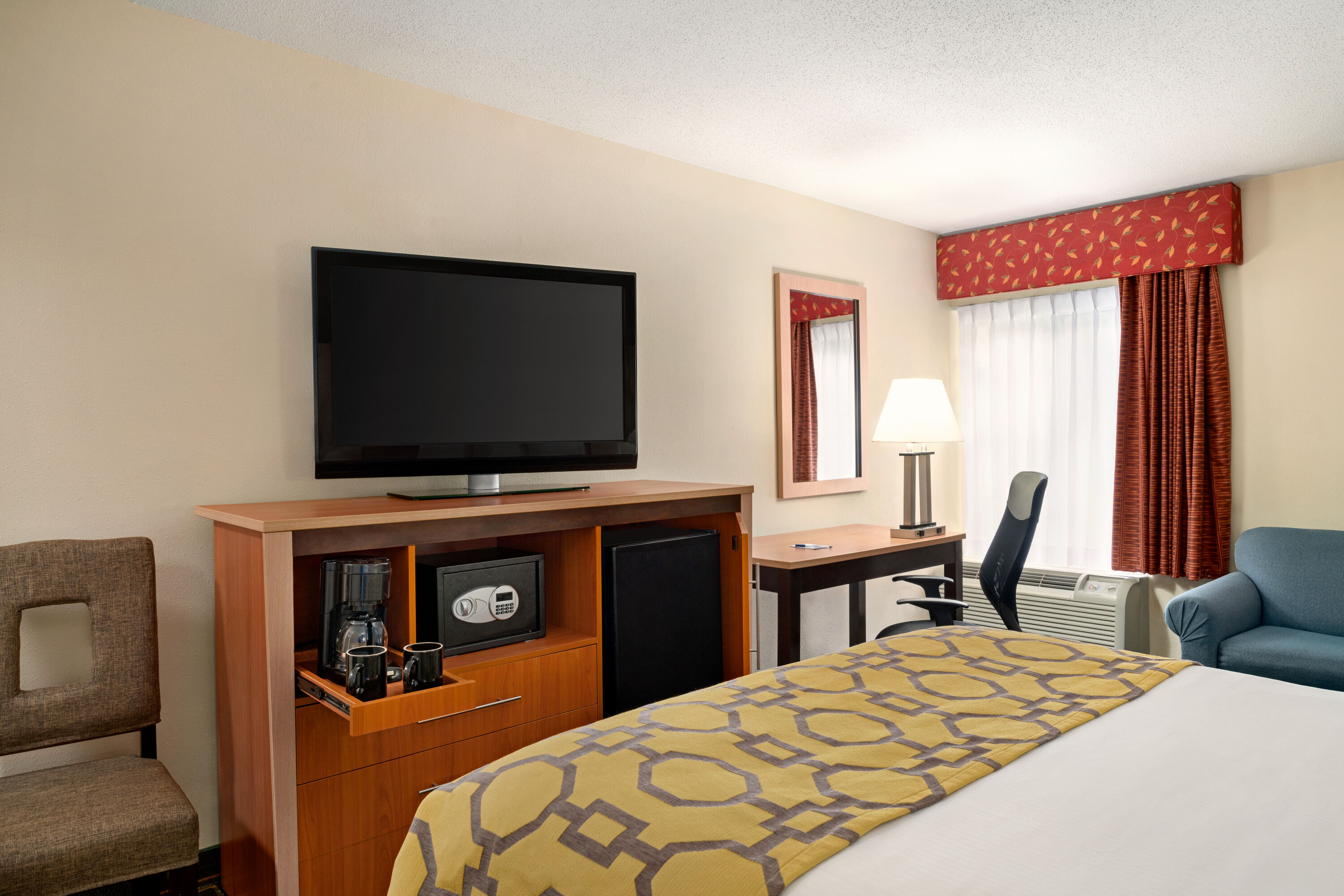 Guest room at the Baymont by Wyndham North Dartmouth / Fall River in North Dartmouth, Massachusetts