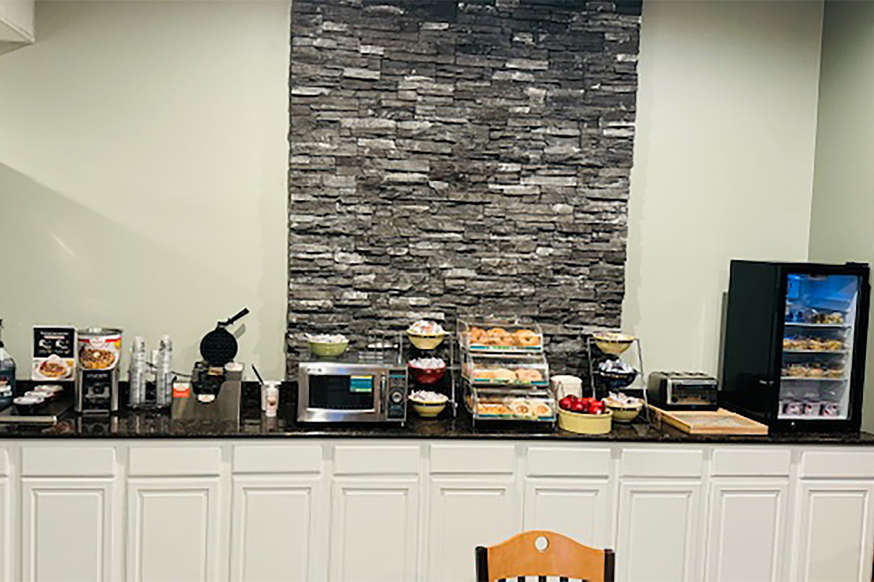 Baymont by Wyndham Easton restaurant breakfast area with seating in Easton, Maryland