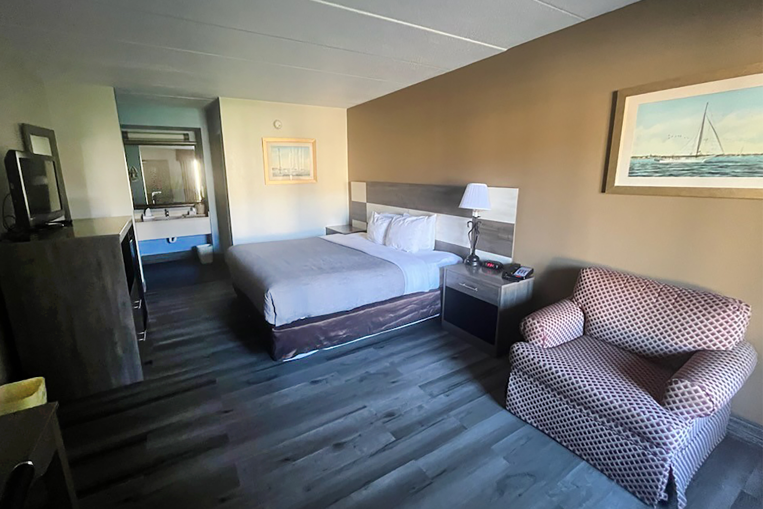 Guest room at the Baymont by Wyndham Easton in Easton, Maryland