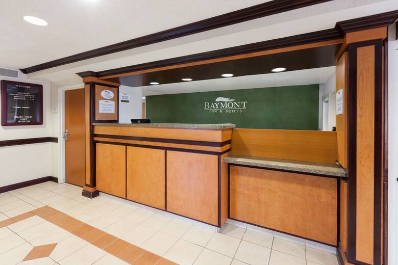 Baymont Inn Suites Auburn Hills Hotels Mi 48326 2647 Baymont Inn Suites Auburn Hills Hotel Lobby In Michigan