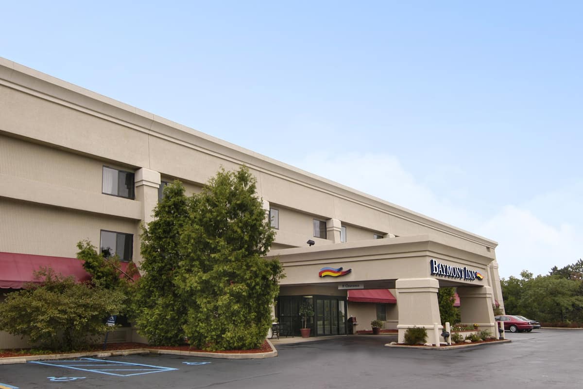 Baymont Inn Suites Battle Creek I 94 Hotels Mi 49017 Exterior Of Baymont Inn Suites Battle Creek I 94 Hotel In