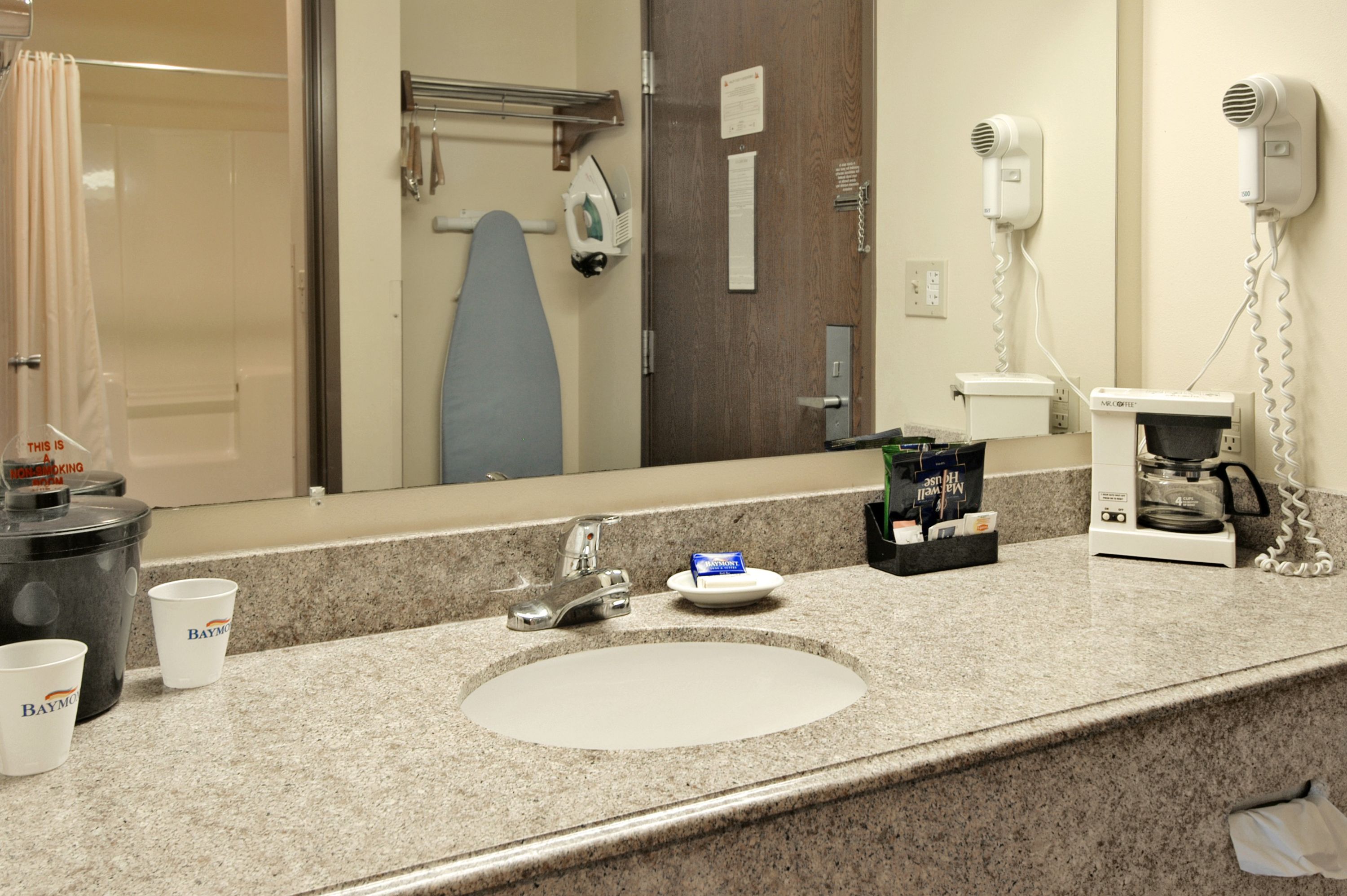 Guest room at the Baymont by Wyndham Battle Creek/I-94 in Battle Creek, Michigan