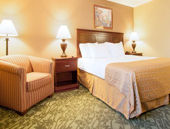 Guest room at the Baymont by Wyndham Battle Creek/I-94 in Battle Creek, Michigan