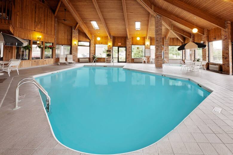 Baymont Inn Suites Battle Creek Downtown Hotels Pool At The Baymont Inn Suites Battle Creek Downtown In Michigan