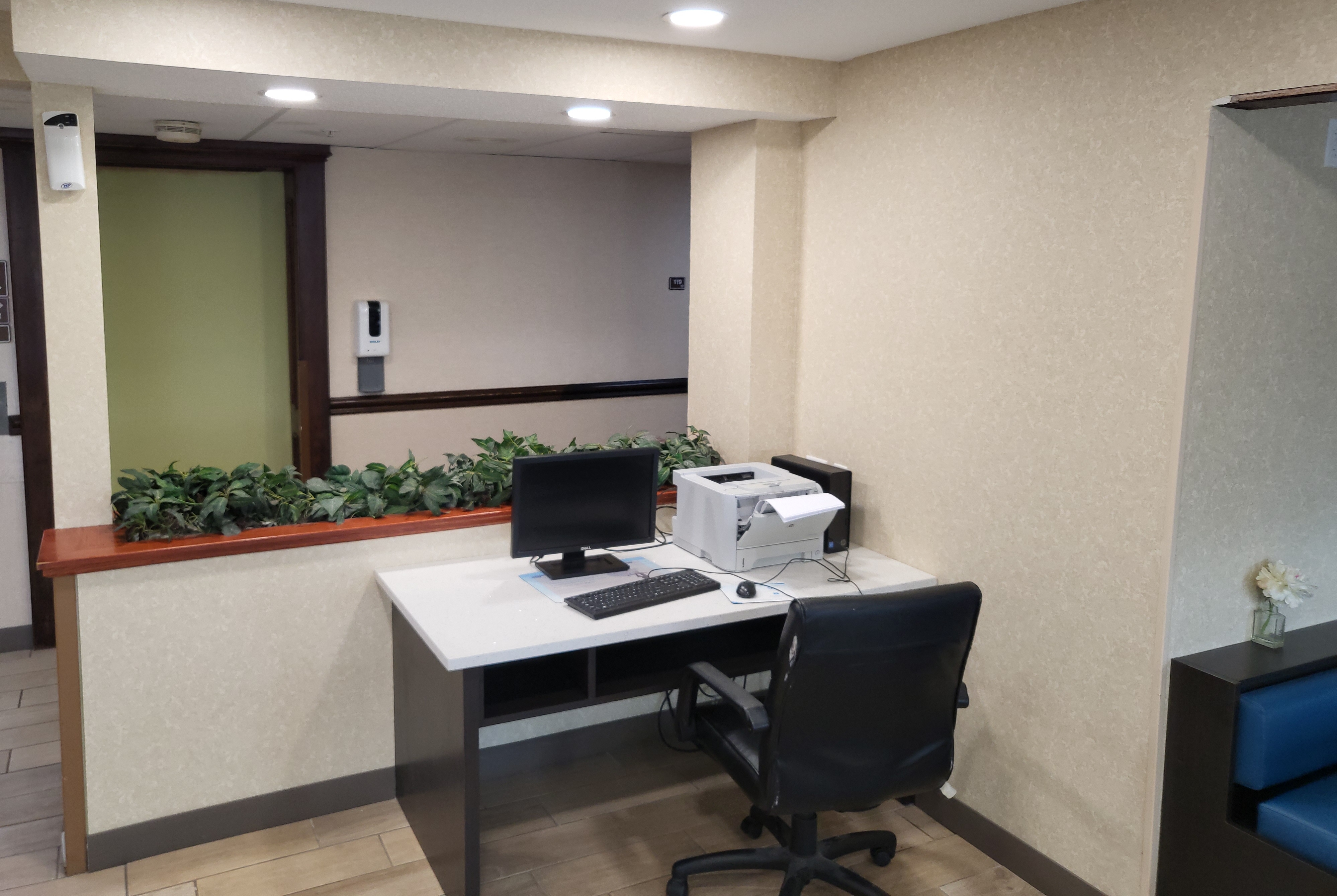 Baymont by Wyndham Bridgeport/Frankenmuth business center feature in Bridgeport, Michigan