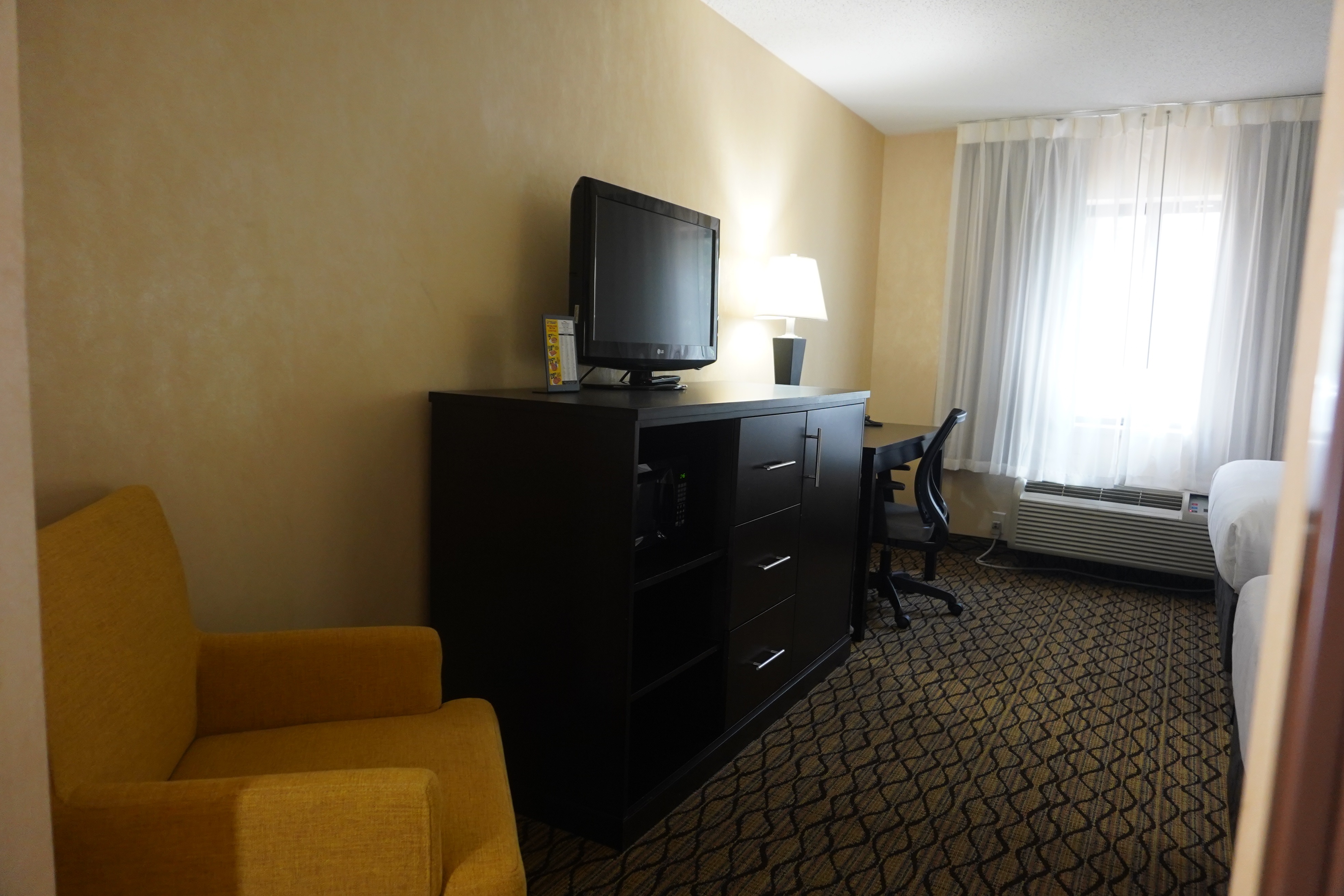 Guest room at the Baymont by Wyndham Bridgeport/Frankenmuth in Bridgeport, Michigan