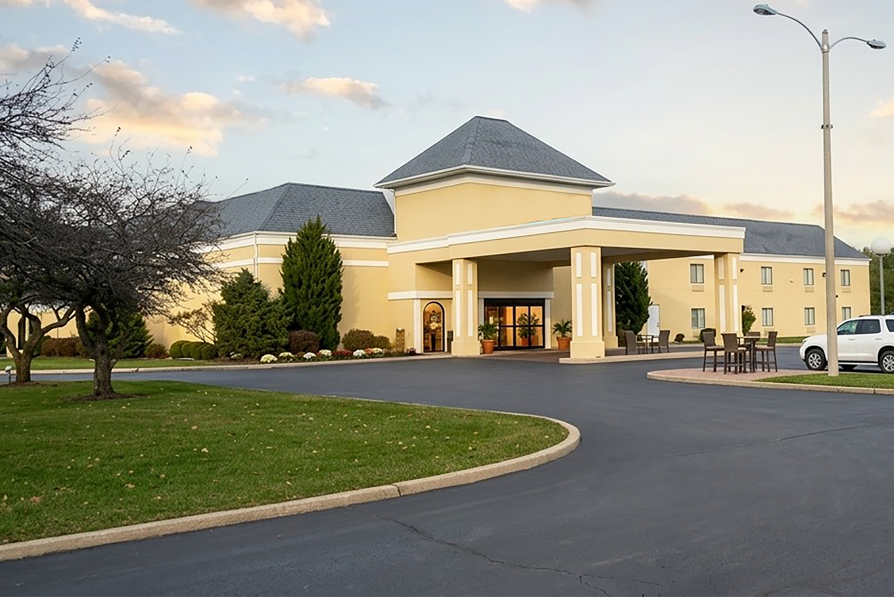 Exterior of Baymont by Wyndham Coldwater hotel in Coldwater, Michigan
