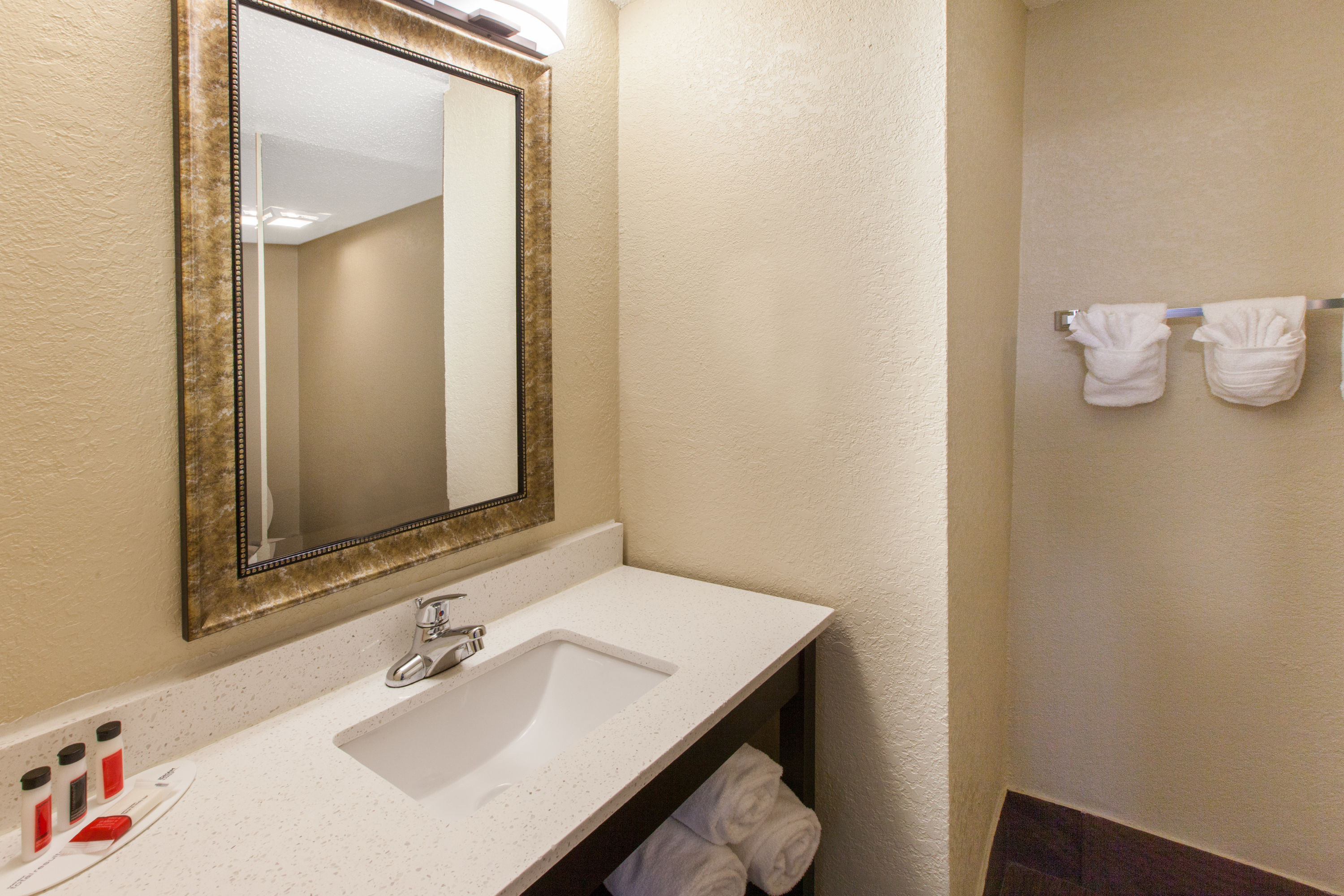 Guest room bath at the Baymont by Wyndham Downtown Detroit in Detroit, Michigan