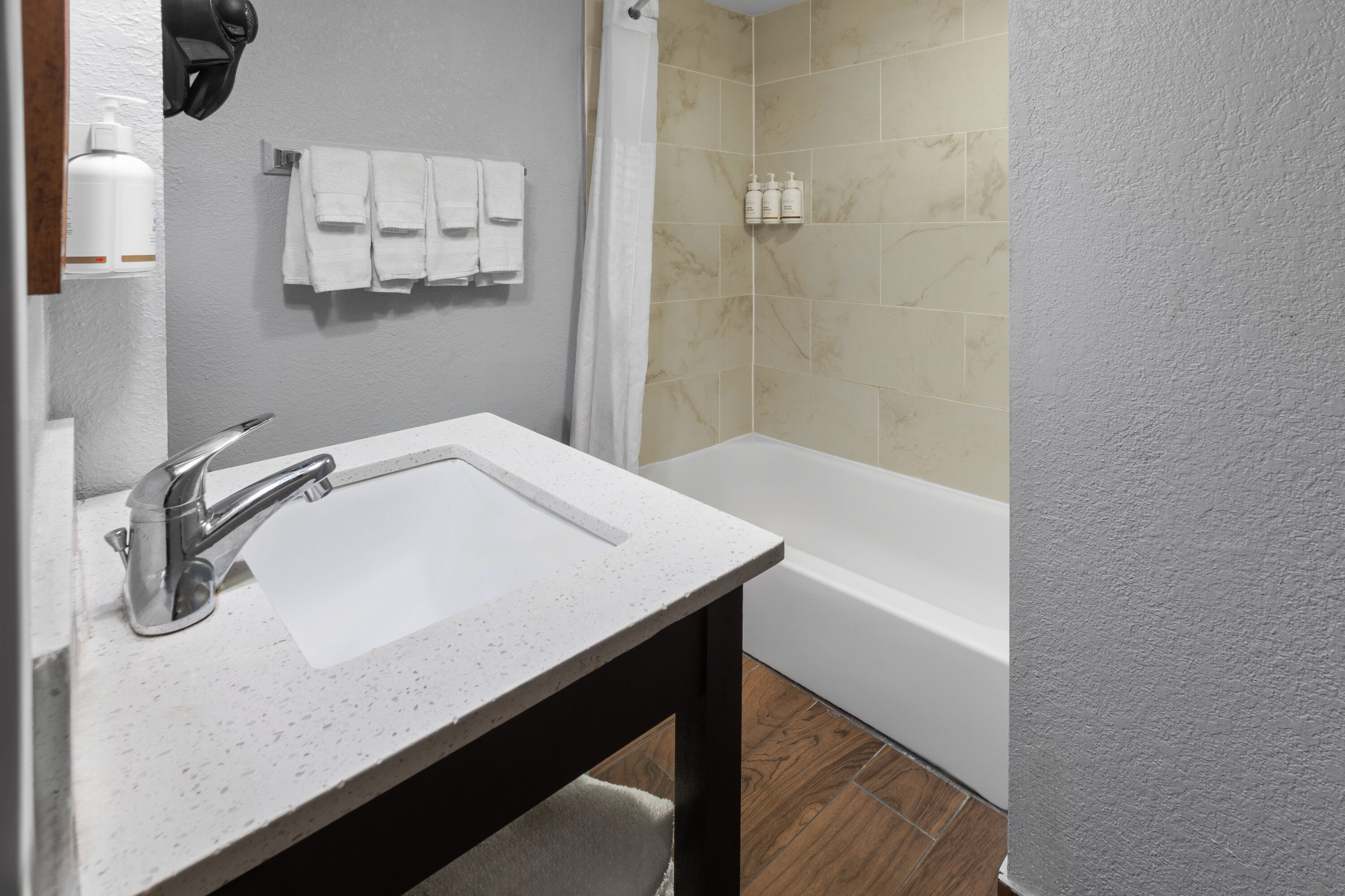 Guest room bath at the Baymont by Wyndham Downtown Detroit in Detroit, Michigan