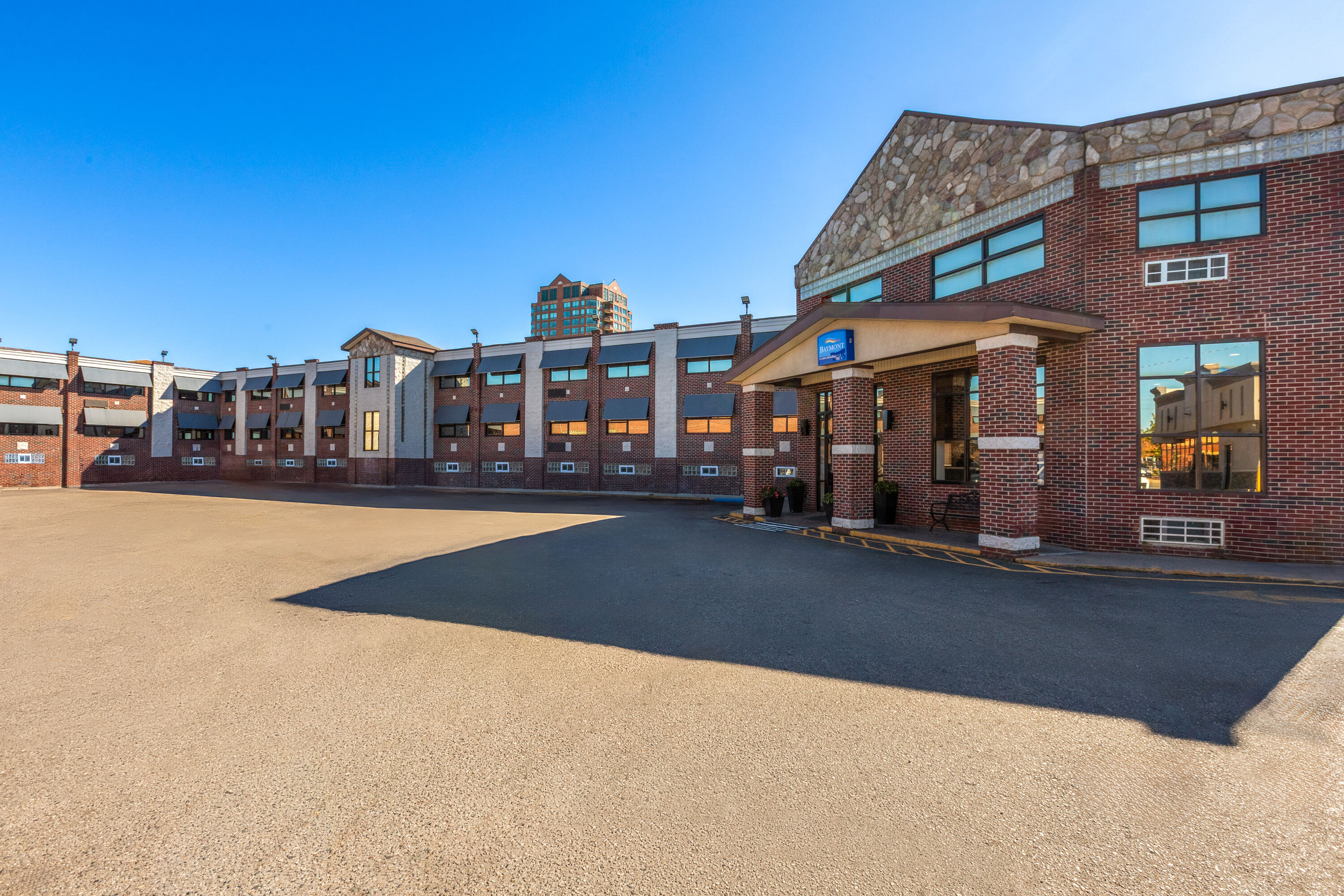 Exterior Day Image of Baymont by Wyndham Downtown Detroit hotel in Detroit, Michigan