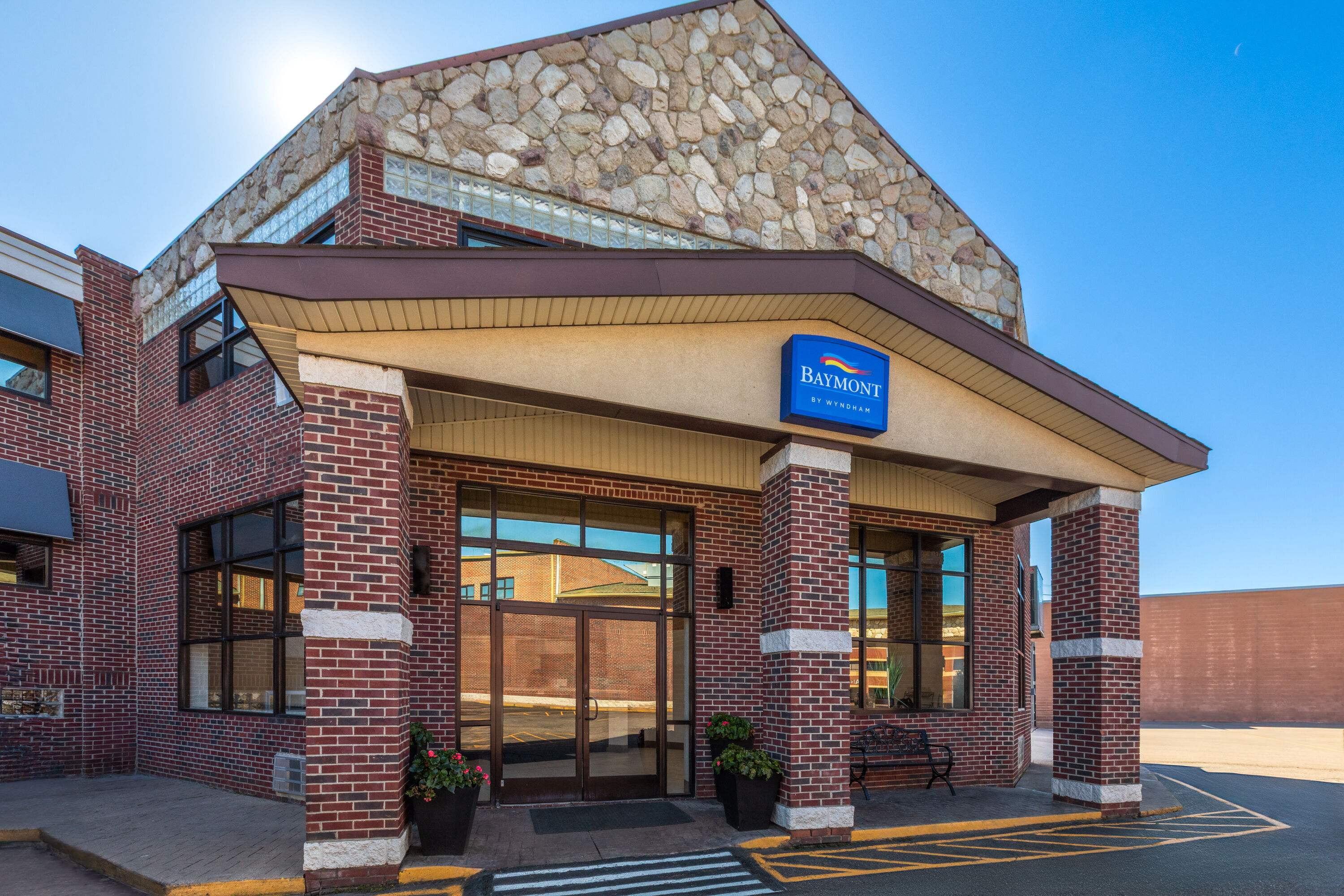 Exterior Day Image of Baymont by Wyndham Downtown Detroit hotel in Detroit, Michigan