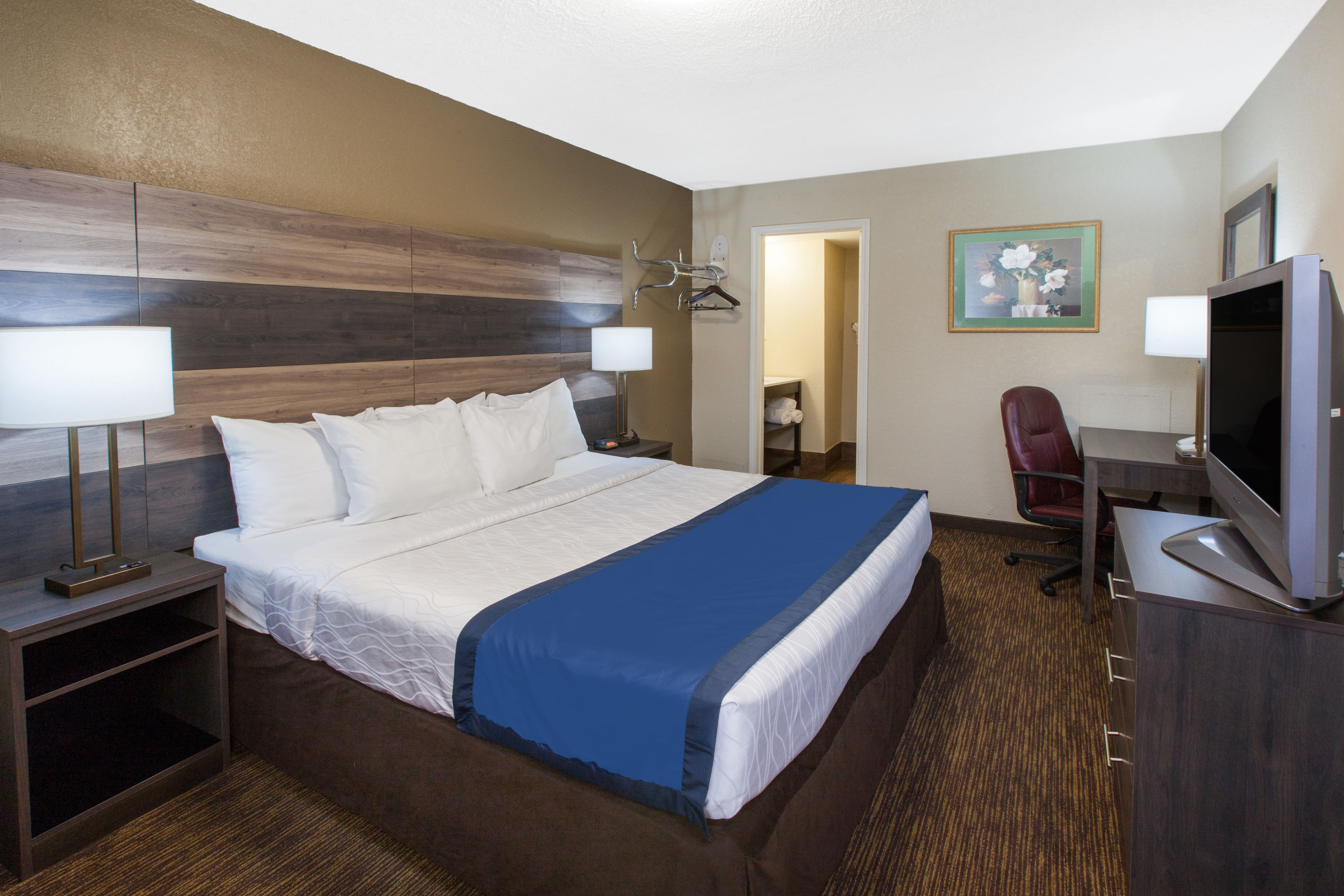 Guest room at the Baymont by Wyndham Downtown Detroit in Detroit, Michigan