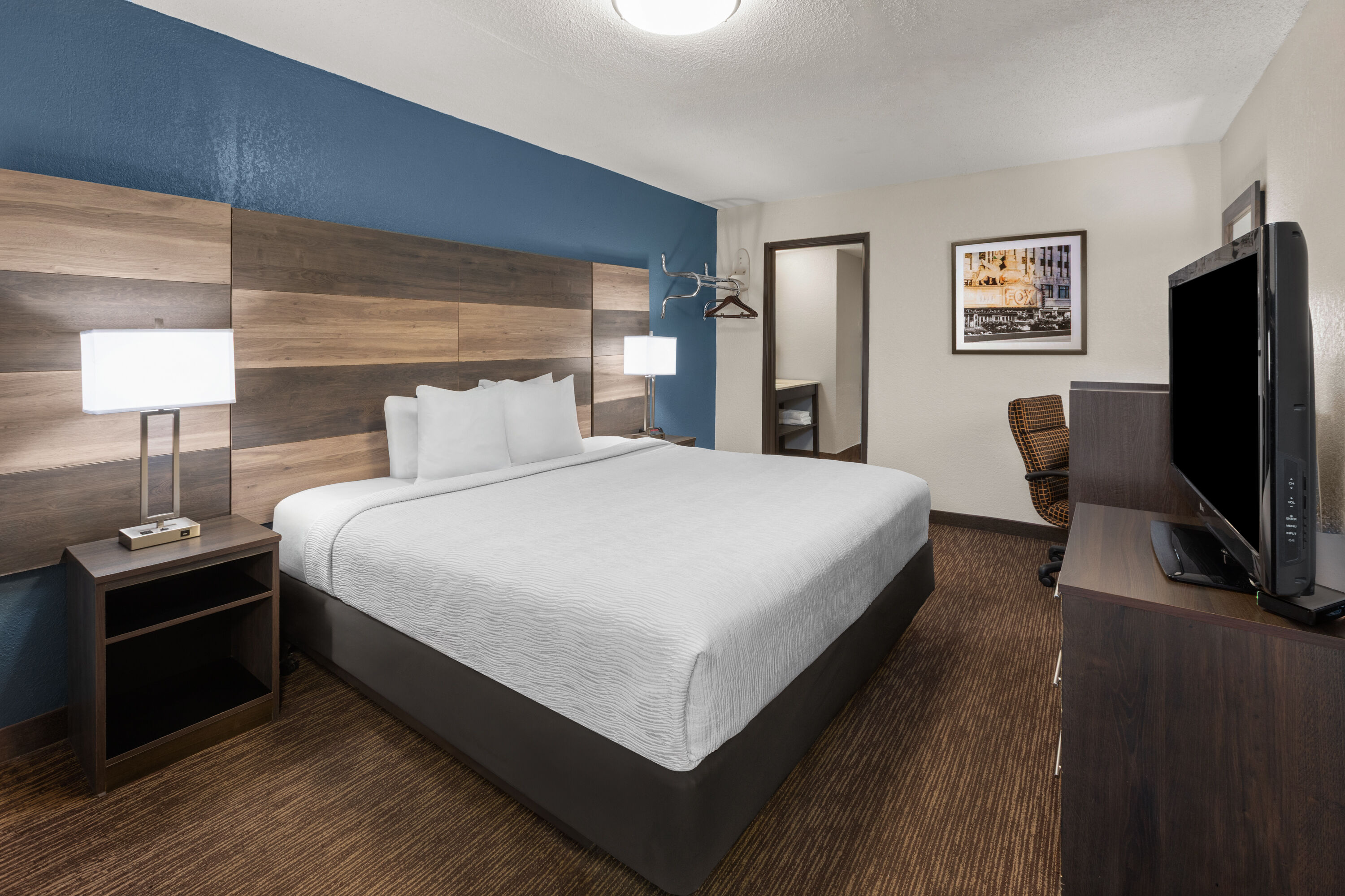 Guest room at the Baymont by Wyndham Downtown Detroit in Detroit, Michigan