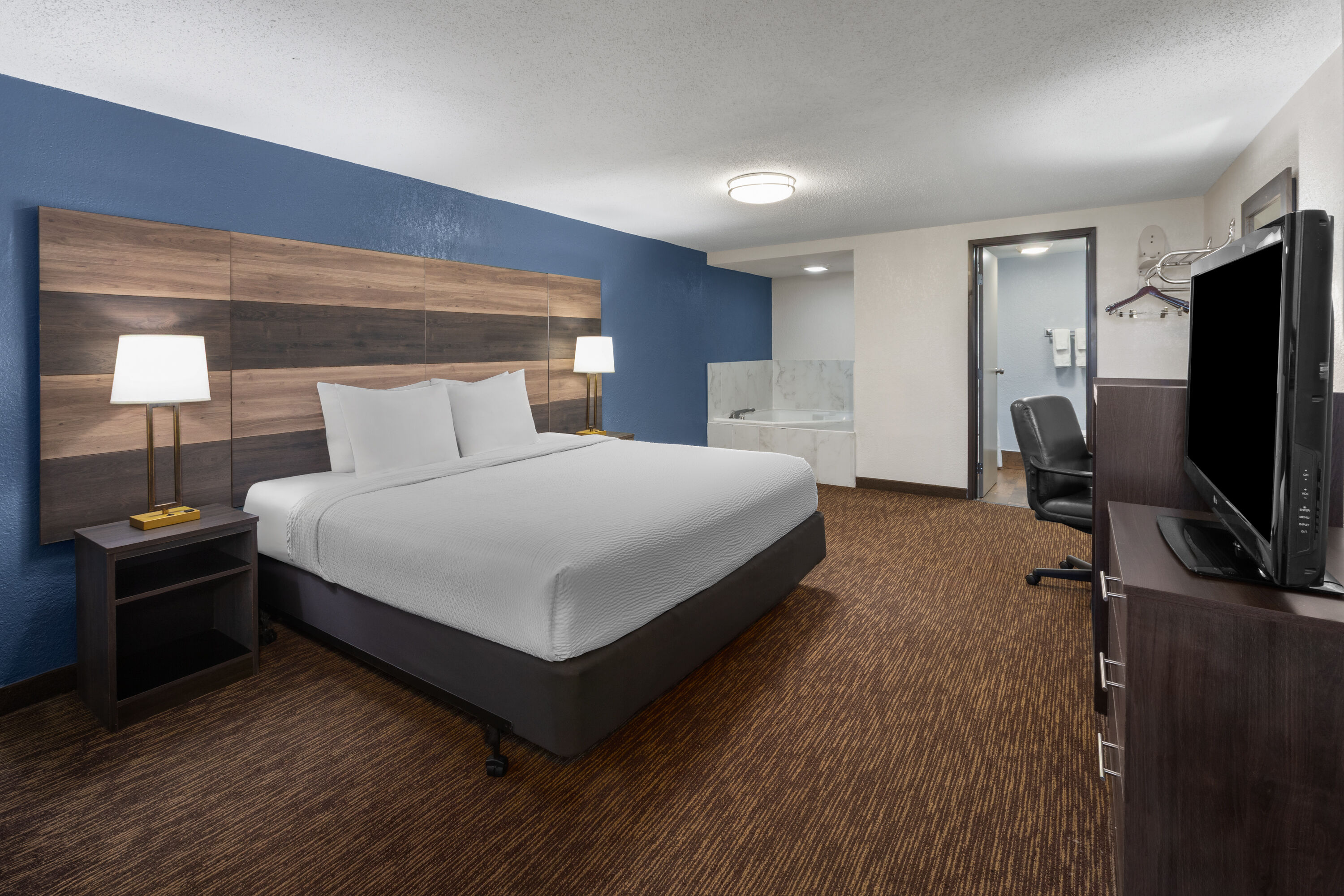 Guest room at the Baymont by Wyndham Downtown Detroit in Detroit, Michigan
