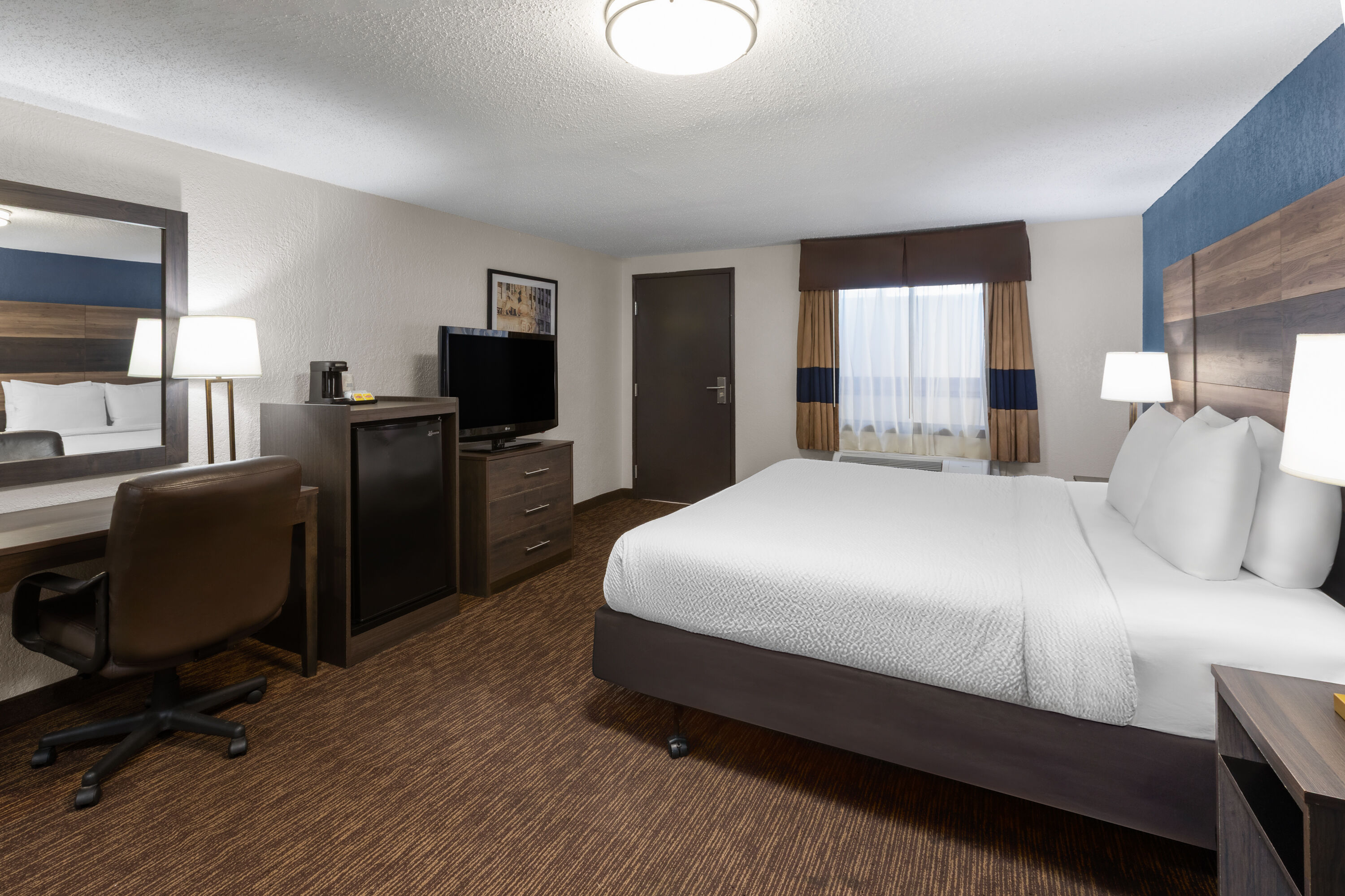 Guest room at the Baymont by Wyndham Downtown Detroit in Detroit, Michigan