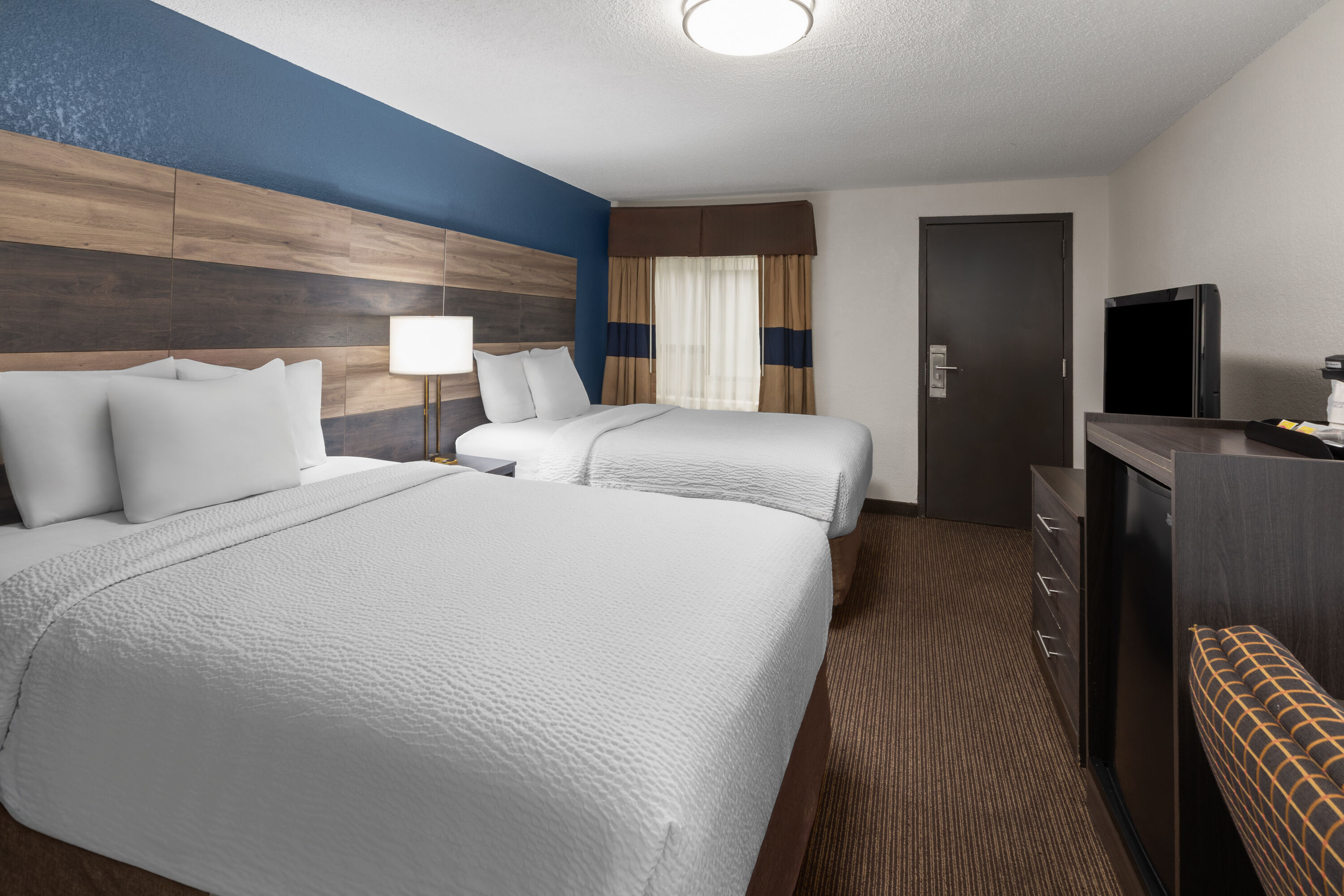 Guest room at the Baymont by Wyndham Downtown Detroit in Detroit, Michigan