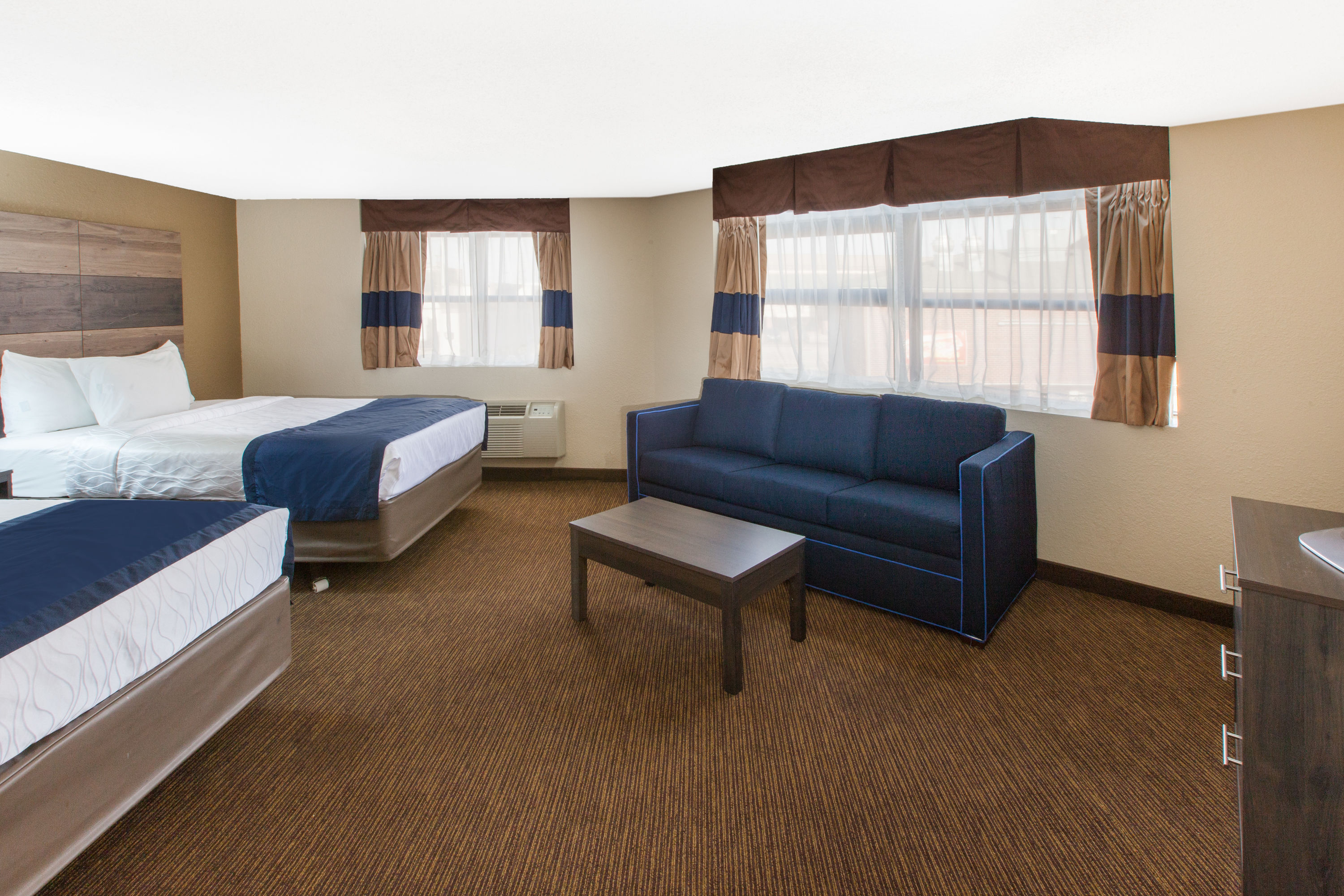 Guest room at the Baymont by Wyndham Downtown Detroit in Detroit, Michigan