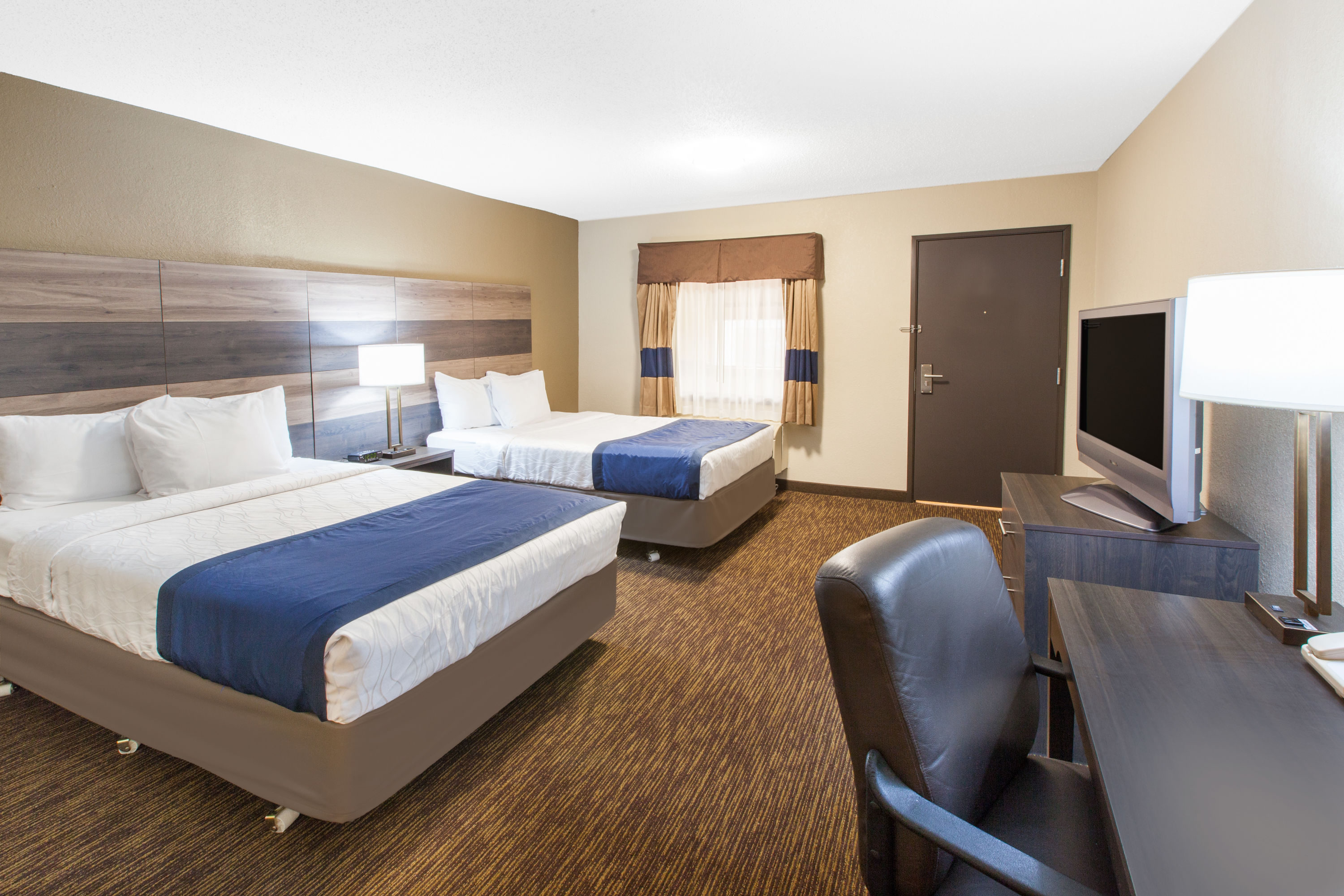 Guest room at the Baymont by Wyndham Downtown Detroit in Detroit, Michigan