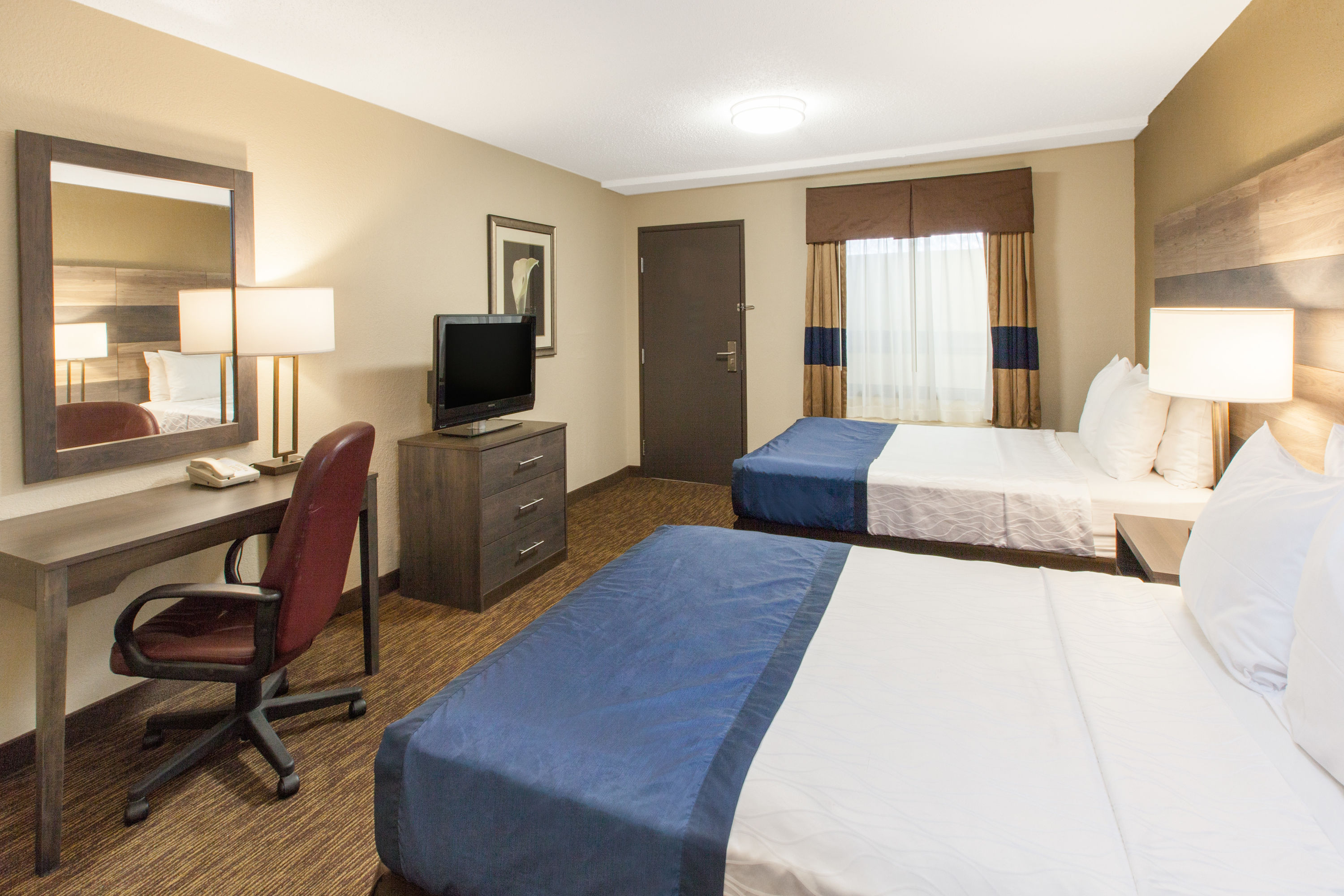 Guest room at the Baymont by Wyndham Downtown Detroit in Detroit, Michigan