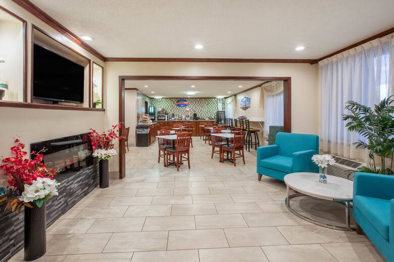 Baymont Inn & Suites Grand Rapids Airport hotel lobby in Grand Rapids, Michigan