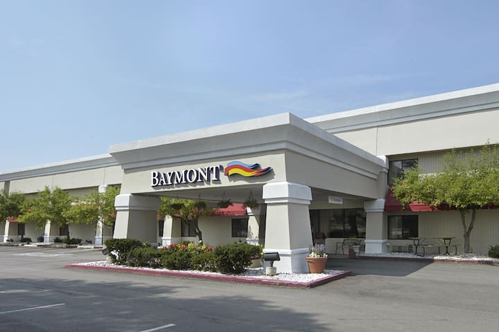 Baymont By Wyndham Jackson Hotels Mi 49202 Michigan Exterior Of Baymont By Wyndham Jackson Hotel In