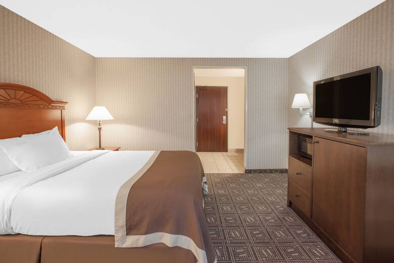 Guest room at the Baymont Inn & Suites Jackson in Jackson, Michigan