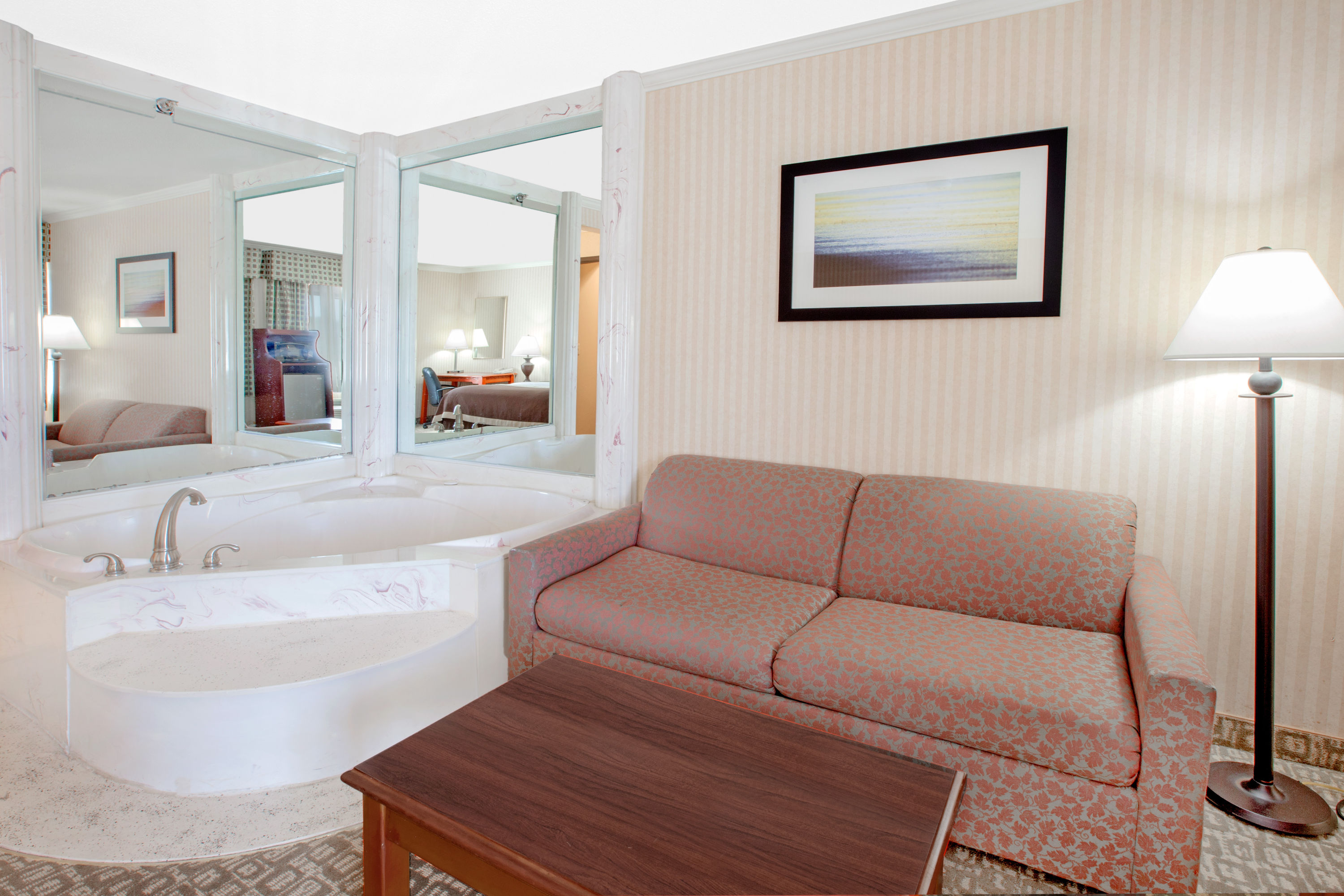 Baymont by Wyndham Jackson suite in Jackson, Michigan