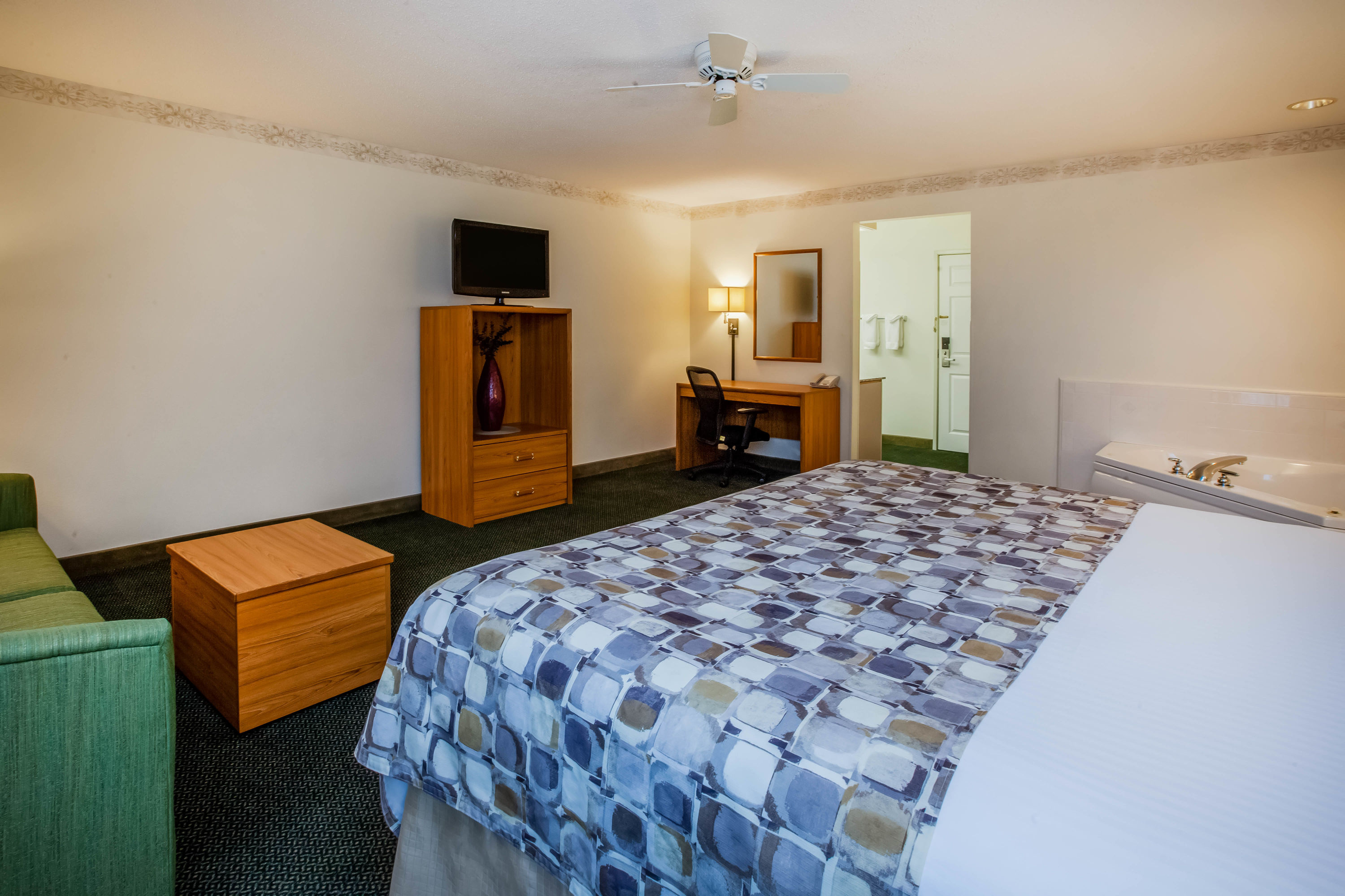 Baymont by Wyndham Mackinaw City Mackinaw City, MI Hotels